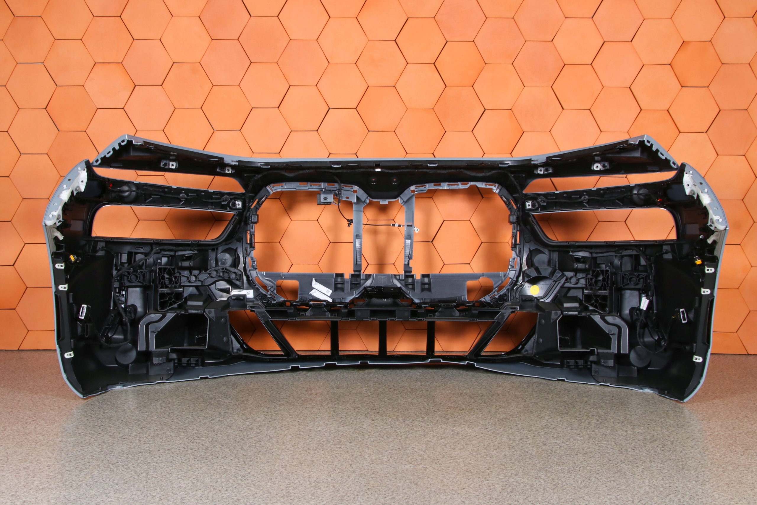 BMW 7 G70 i7 m-packet bumper front USA colour C4P
