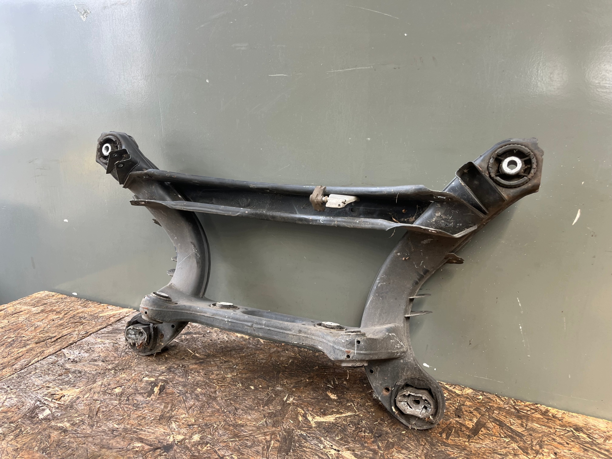 axle beam subframe springing rear part MERCEDES-BENZ C KLASA W205 2017 KOMBI