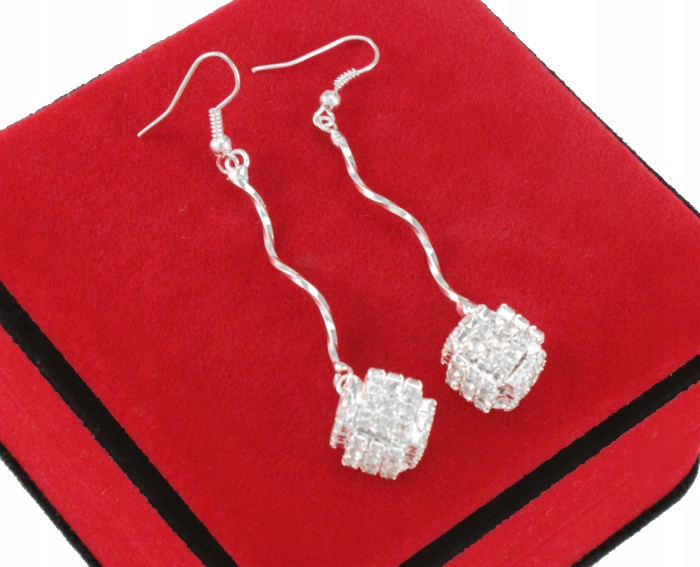 

Kolczyki Długie Srebrne Kostki Szklane Cyrkonie