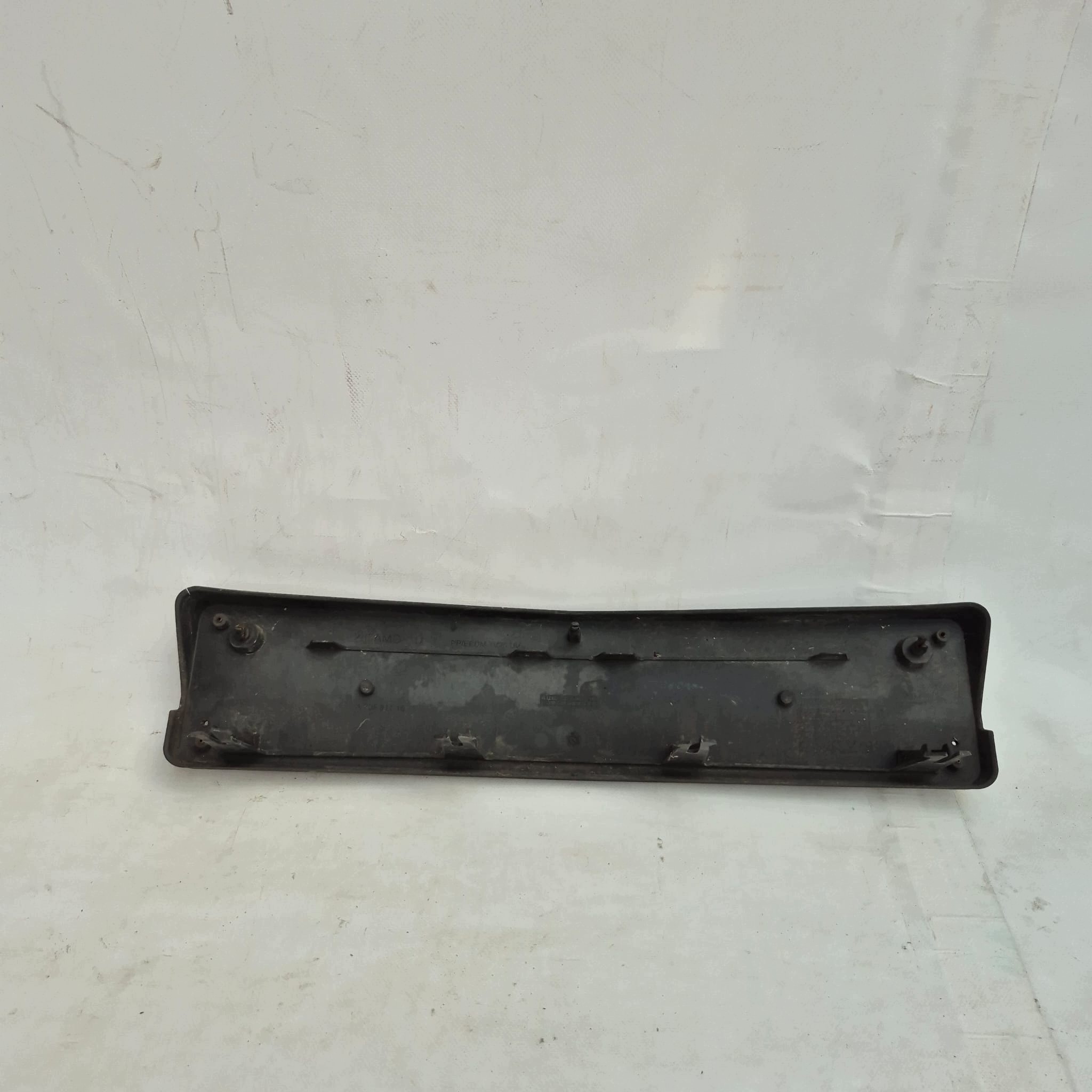 MERCEDES C-KLASA W205 frame pad below TABLICE registration A2058171678