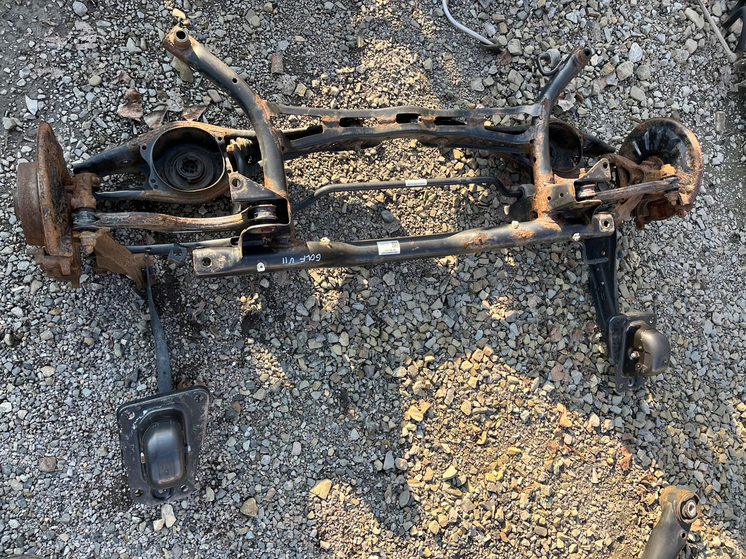 ZAWIESZENIE OŚ TYŁ AUDI A3 8V GOLF VII 5Q0505315H