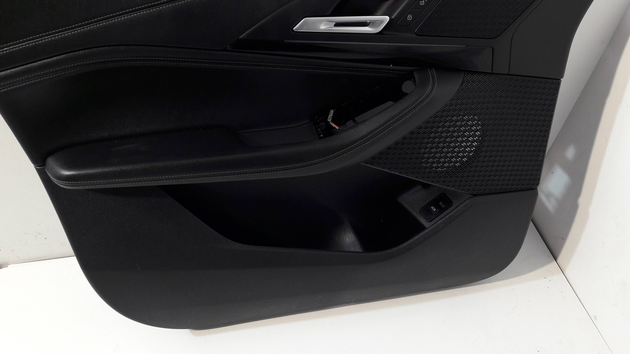 BMW 2 U06 side door 75083-20105 left front (ET48)