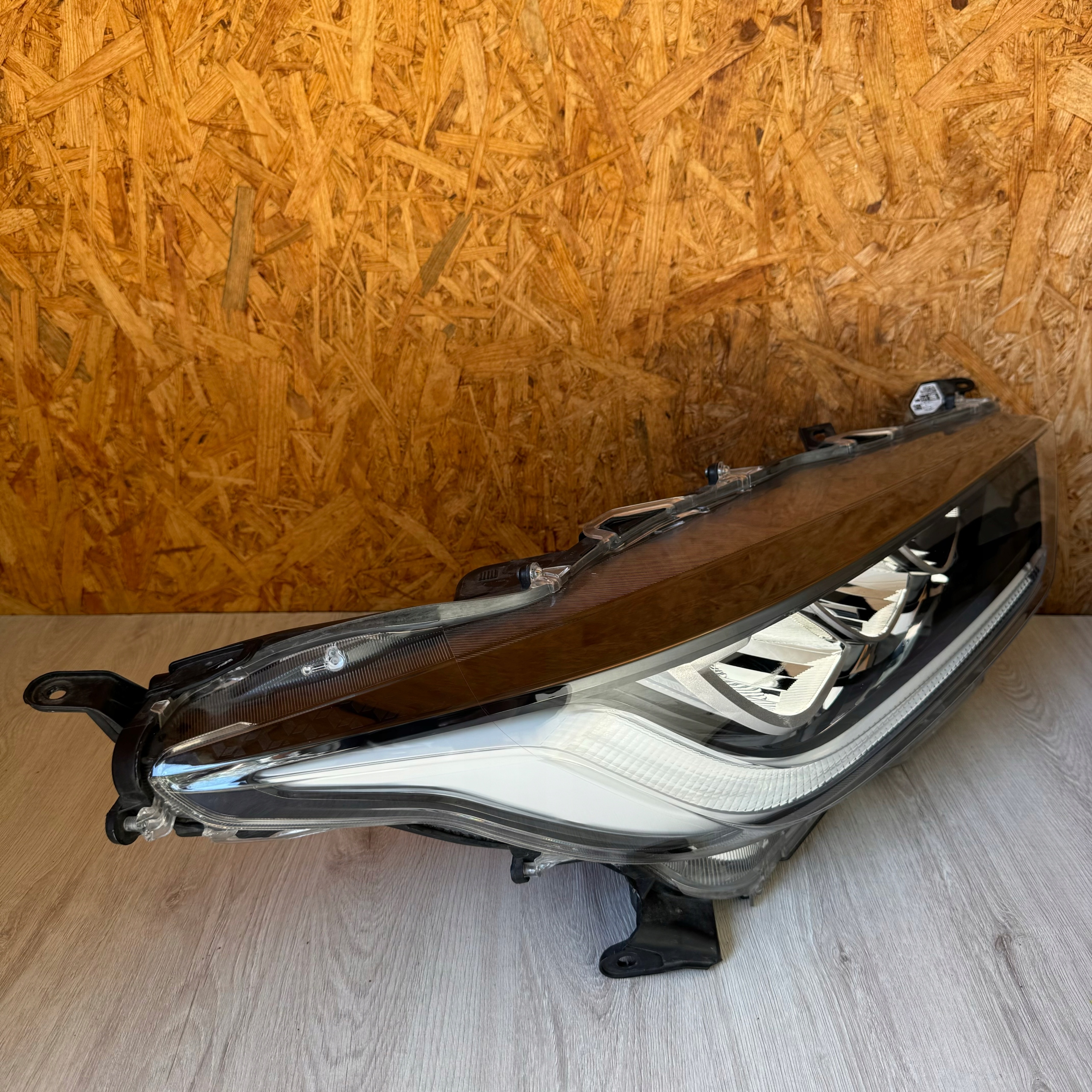 light front right complete TOYOTA YARIS IV 2020 ROK