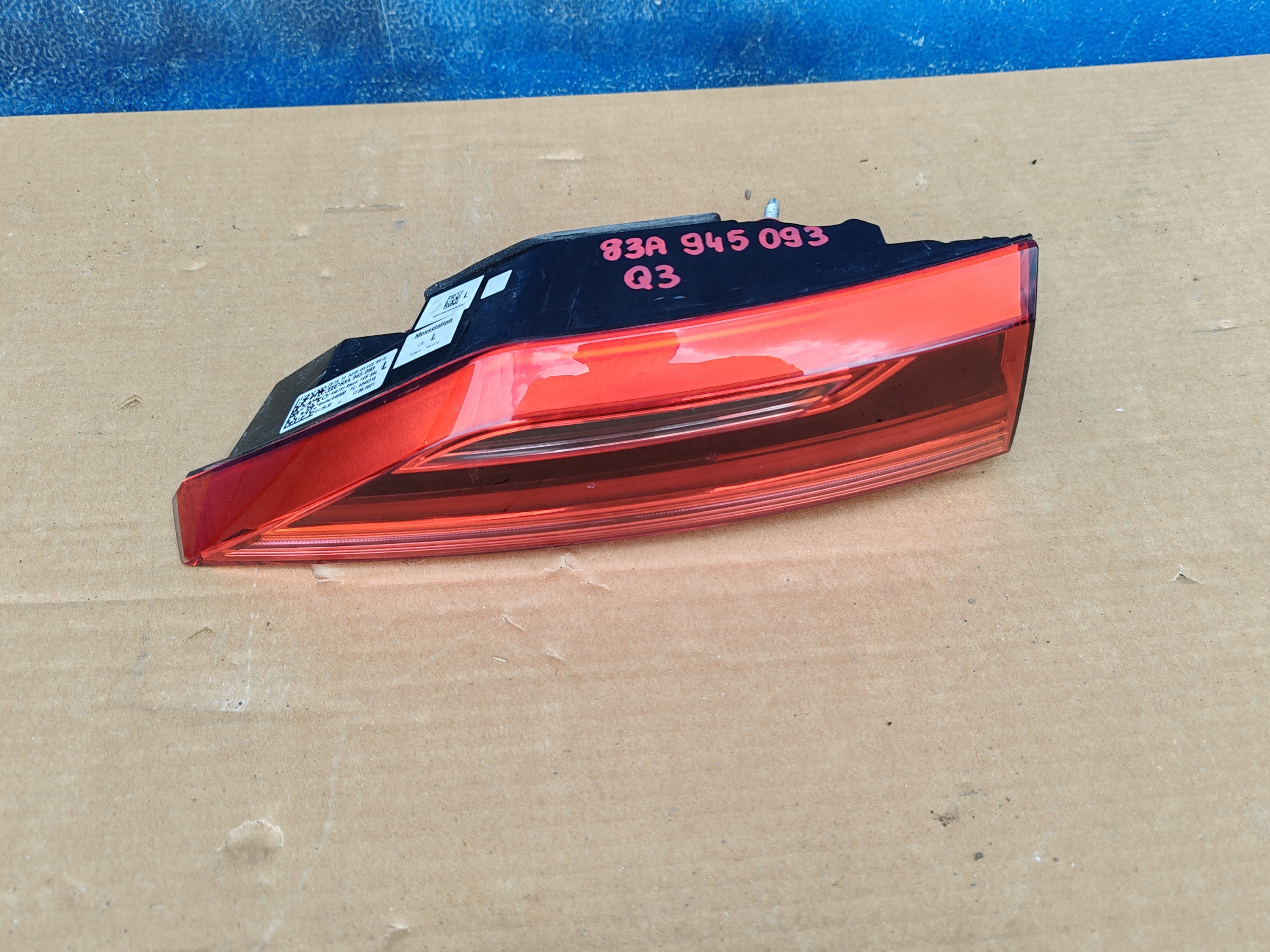 LAMPA AUDI Q3 RSQ3 83A945093 B.ŁADNA