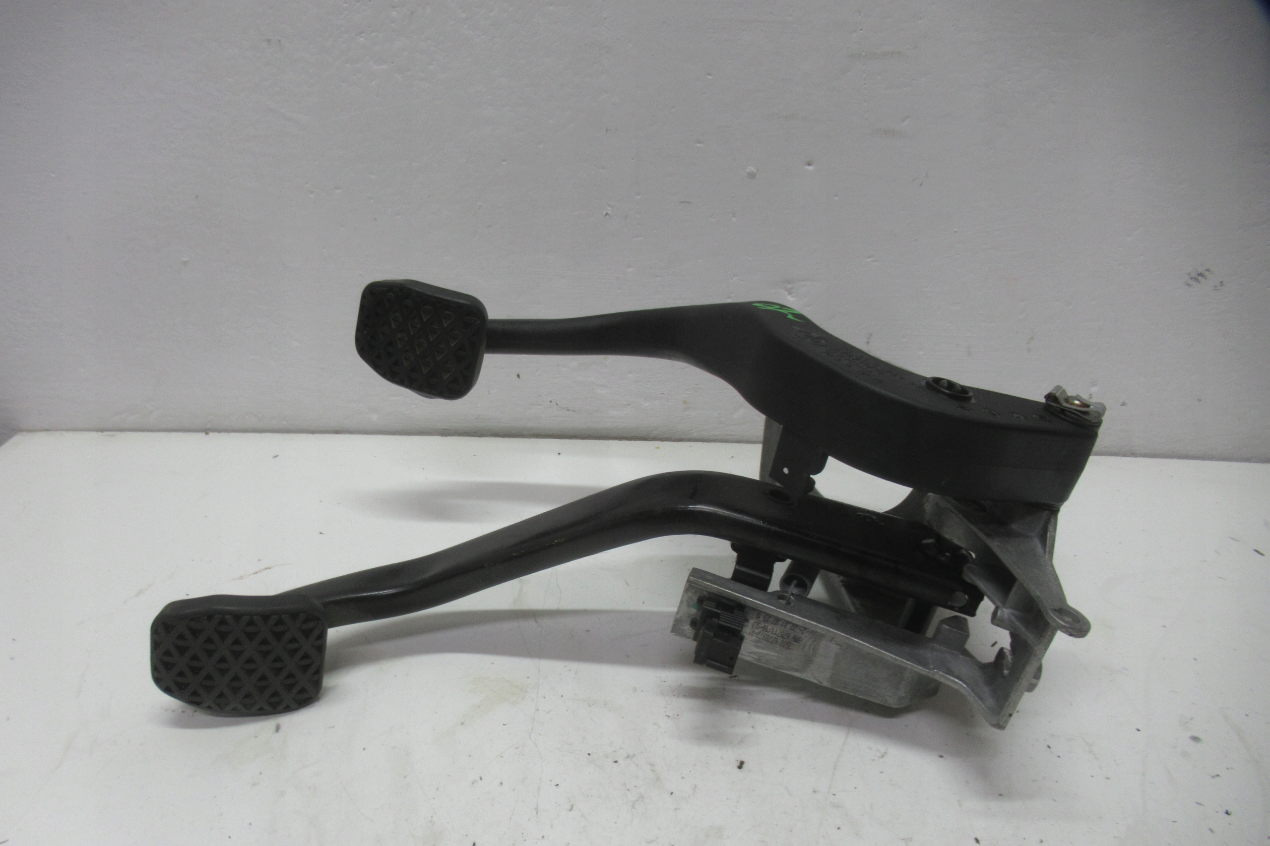 BMW E91 2.0 B 07R PEDAL pedale Bremse der Kupplung 6778977