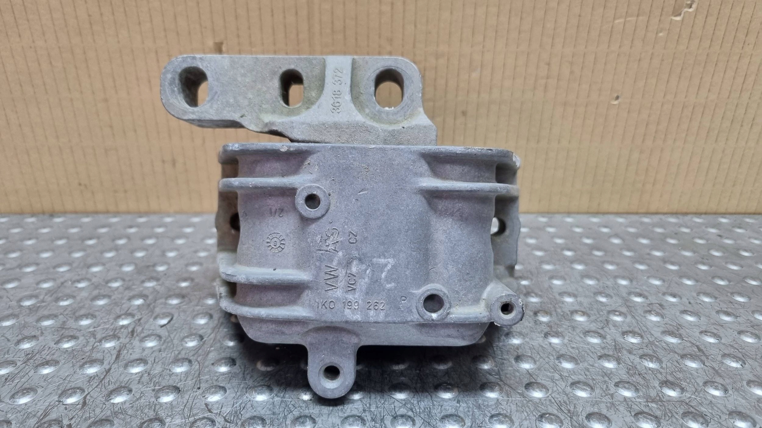 holder engine mount 1K0199262P VW PASSAT B6 A3 8P CABRIO