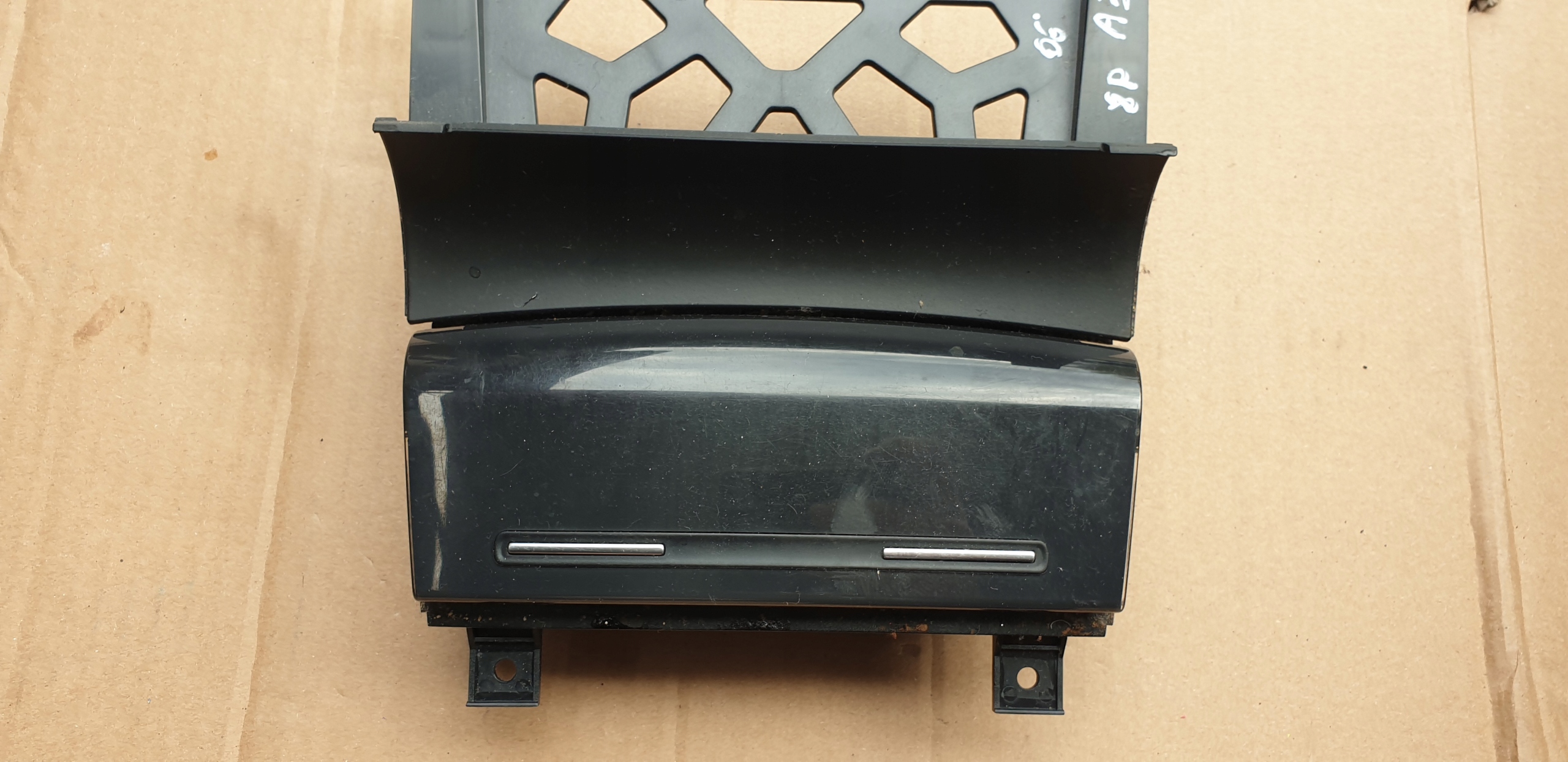 popelník AUDI A3 8P 2003- 8P0857951