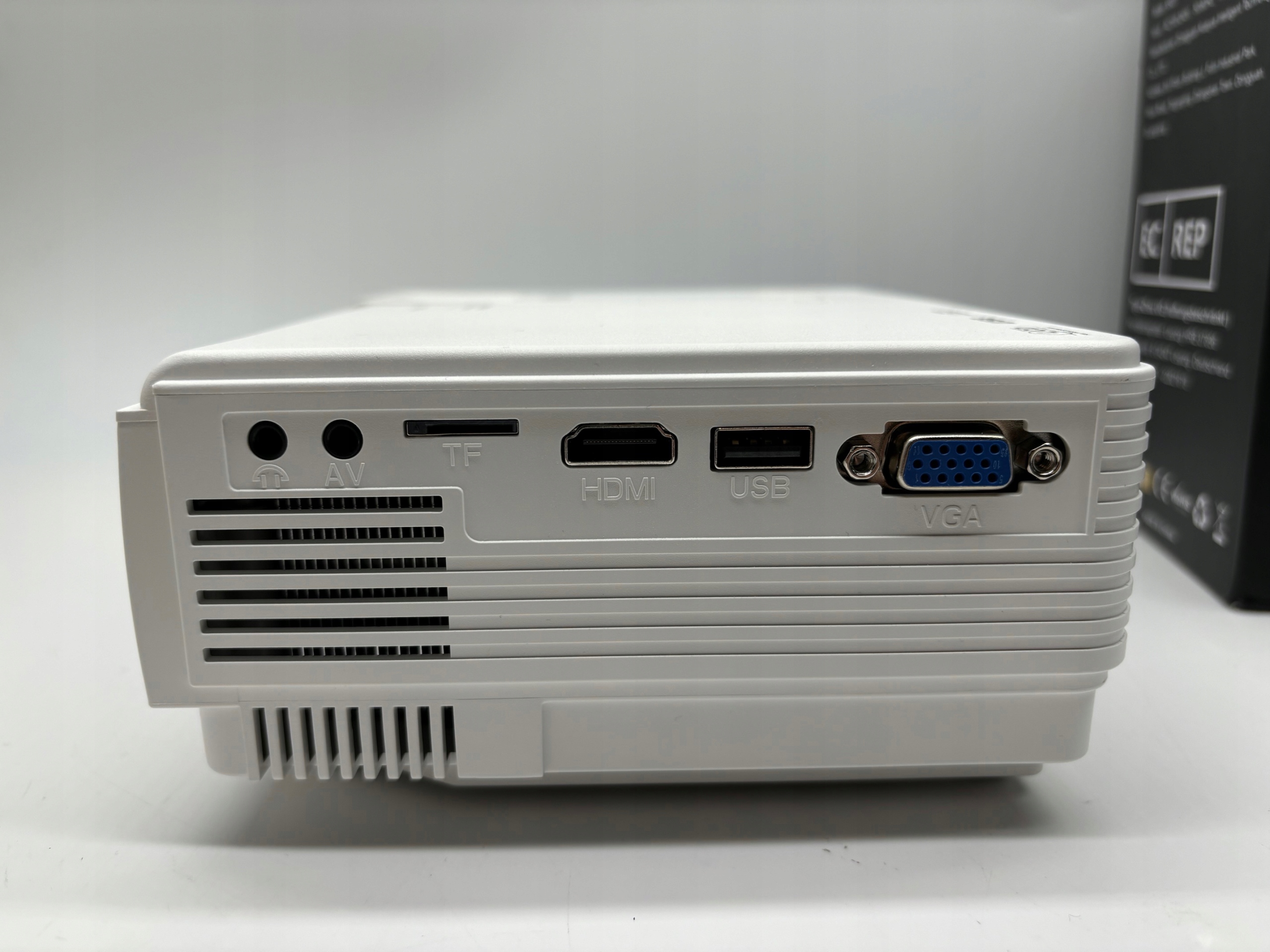 Mini projektor, AKATUO XR31 WiFi Bluetooth projektor FullHD 1080 OS ANDROID Kolor biały