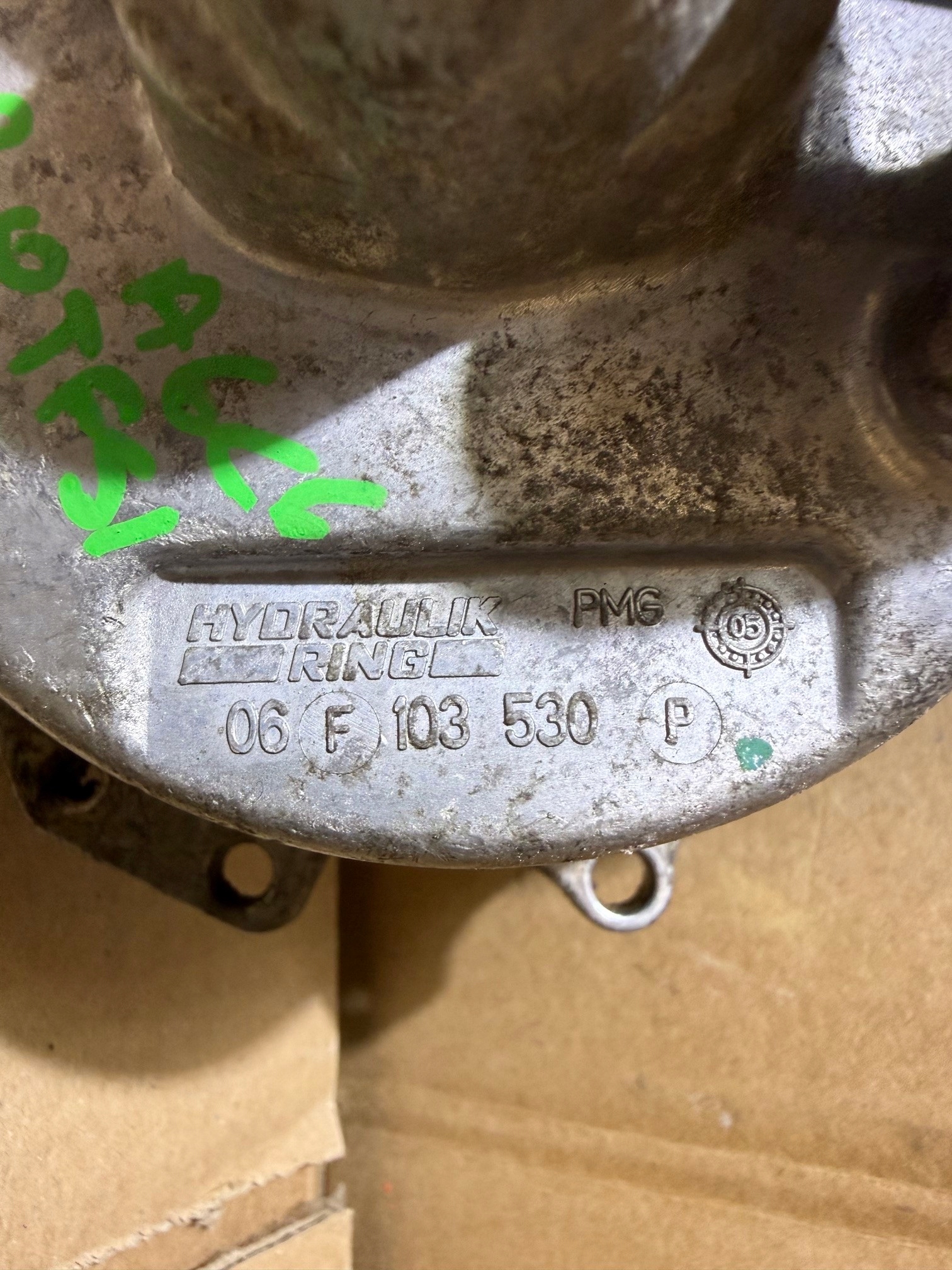 AUDI A6 C6 2.0 TFSI BPJ kryt rozvodu 06F103530P