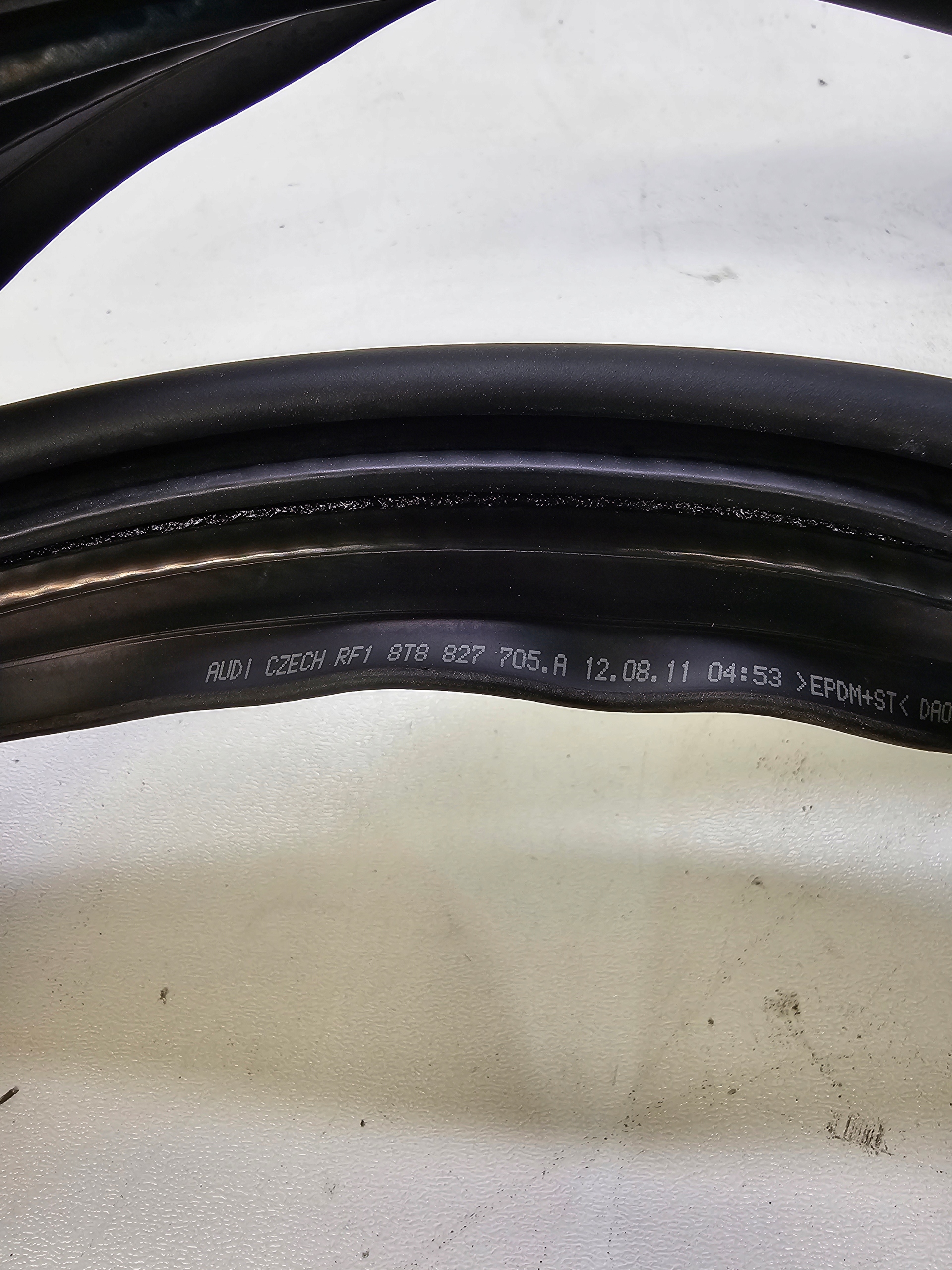 gasket bonnet boot AUDI A5 8T8 8T8827705A