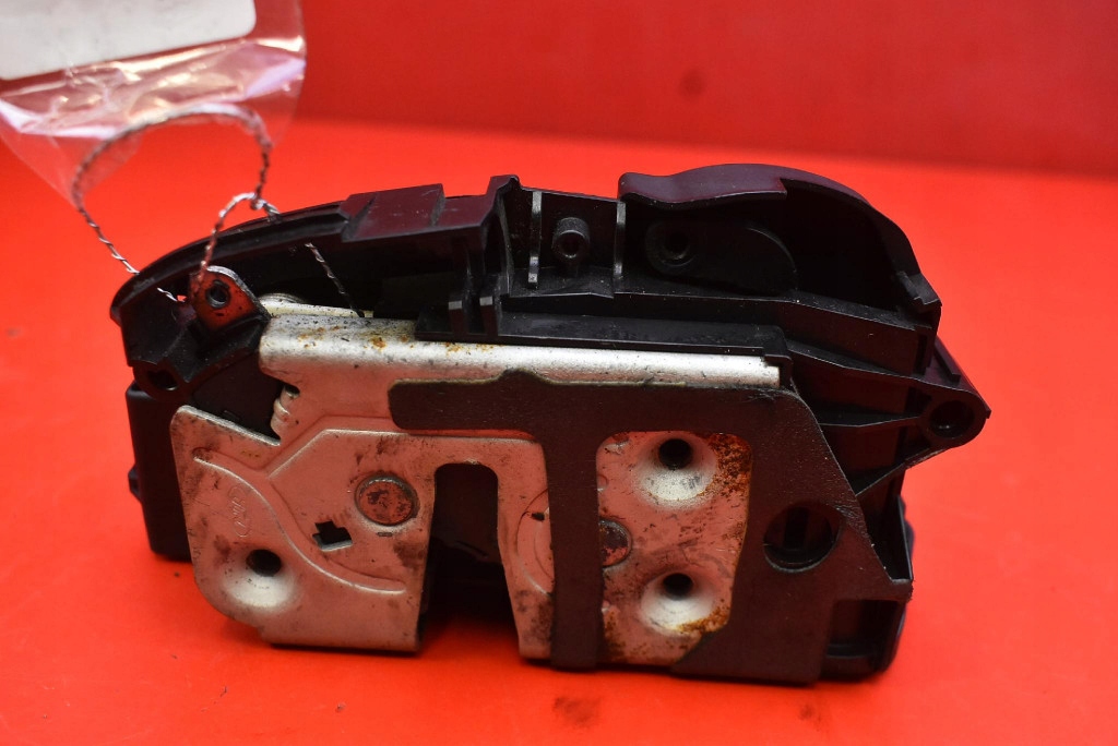 lock door left front BM5A-A21813-AE FORD FOCUS MK3 KOMBI 11-15
