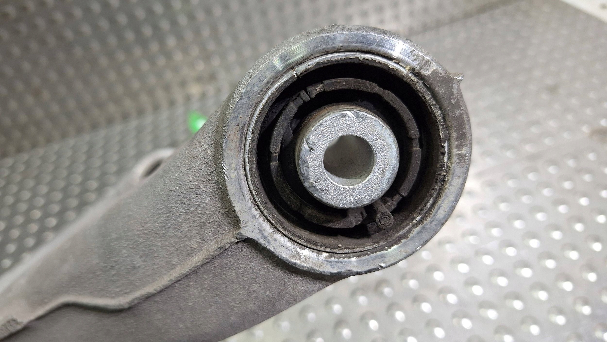 Querlenker Achsträgers rechts heck 8K0505312J AUDI A4 B8 A5 8T Original