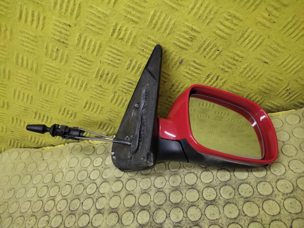 SEAT LEON and mirror right
