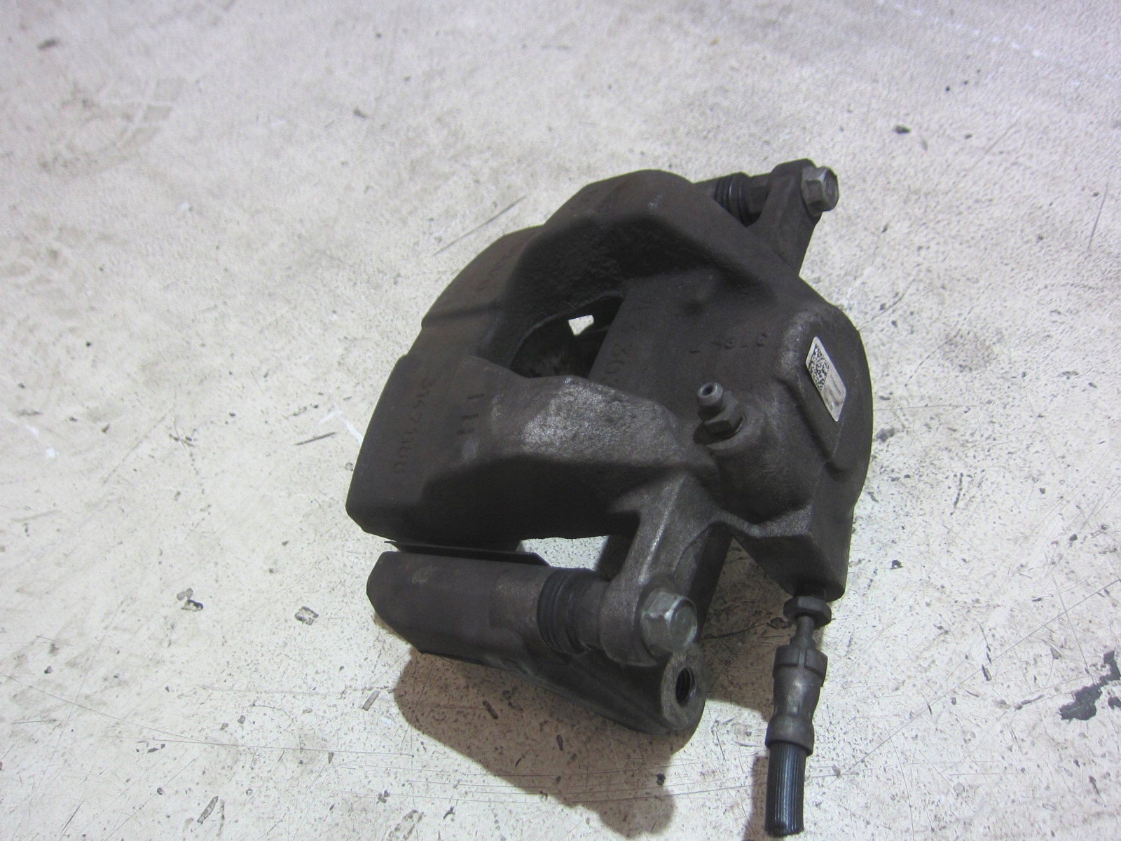 VOLVO XC40 II XC 40 2.0 T5 caliper brake left front front 31471188