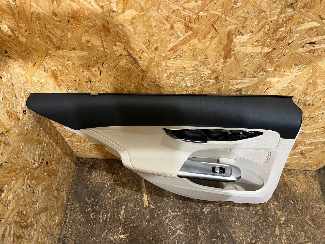 upholstery side door rear part rear left MERCEDES W206 1