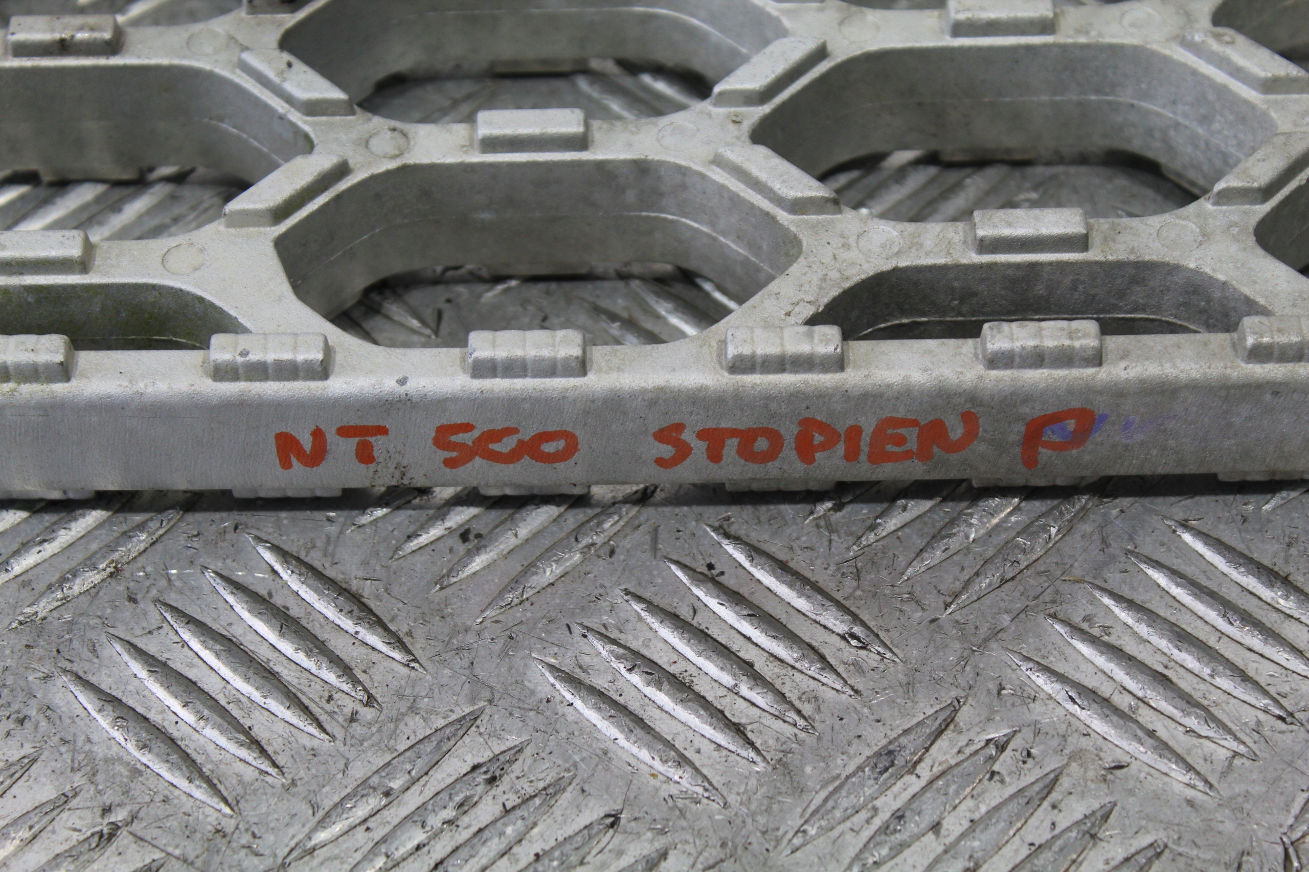 STOPIEN right NISSAN NT500