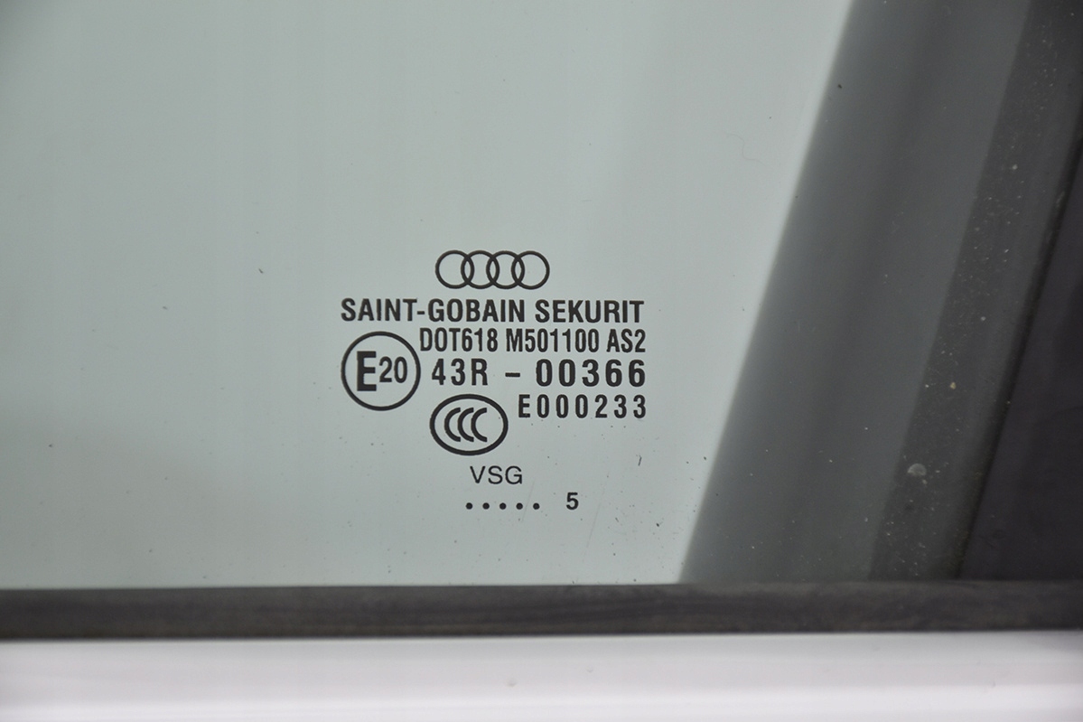 dveře přední předek levé AUDI A8 II D3