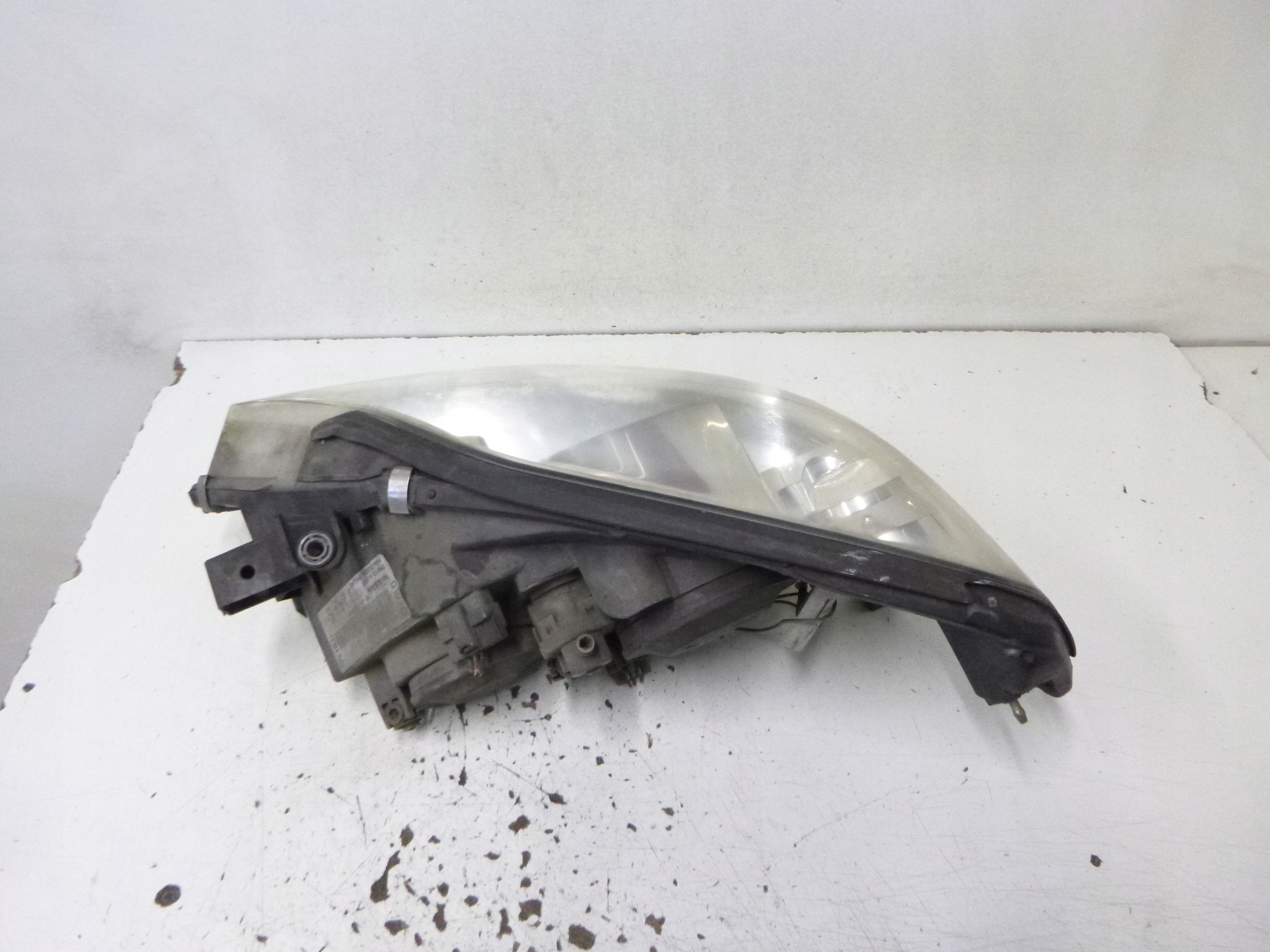 light front Nissan Primera P12 2007r. 1EJ238010-02 HELLA