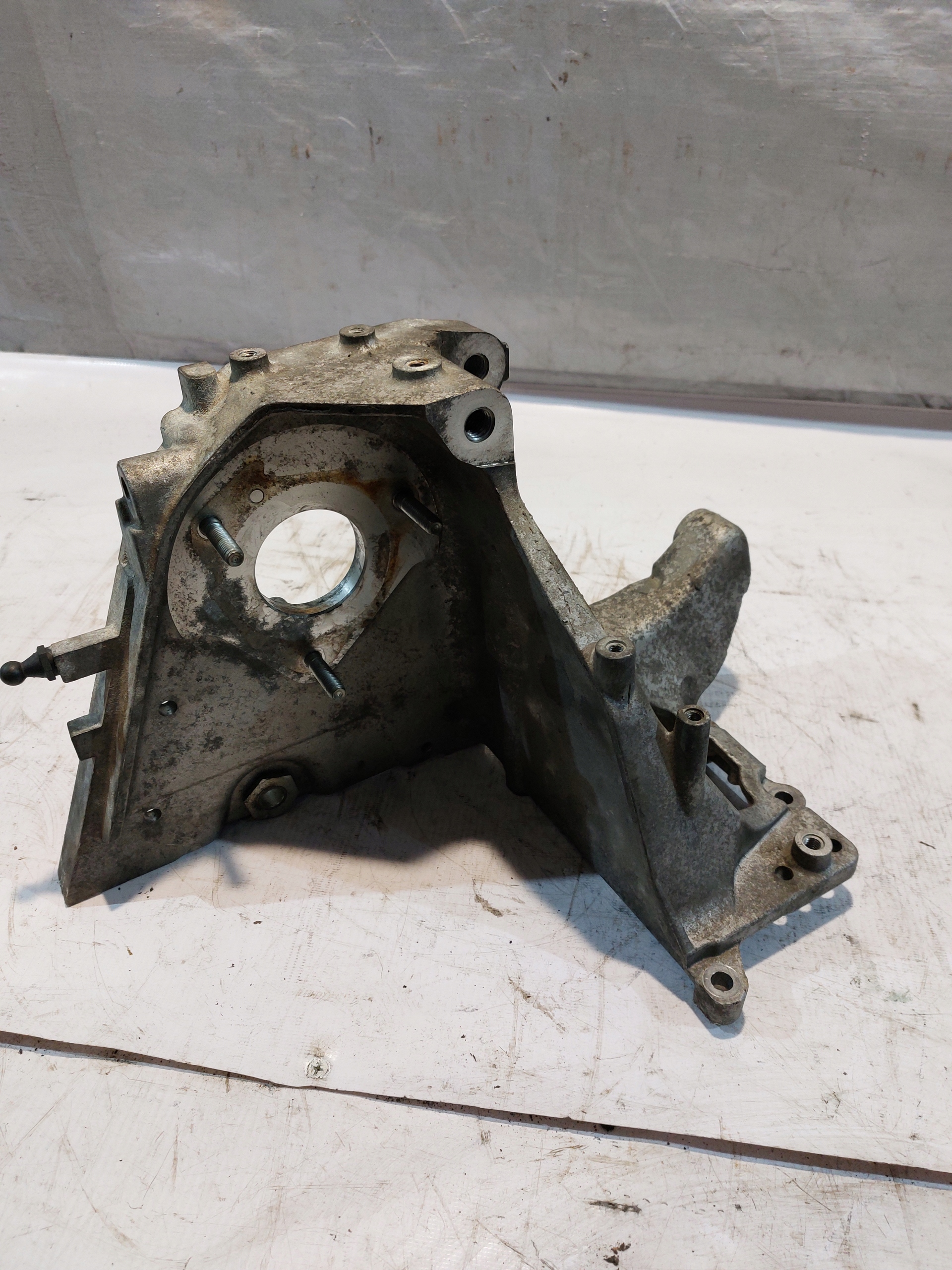 support pompe d'injection OPEL INSIGNIA A 2.0CDTI