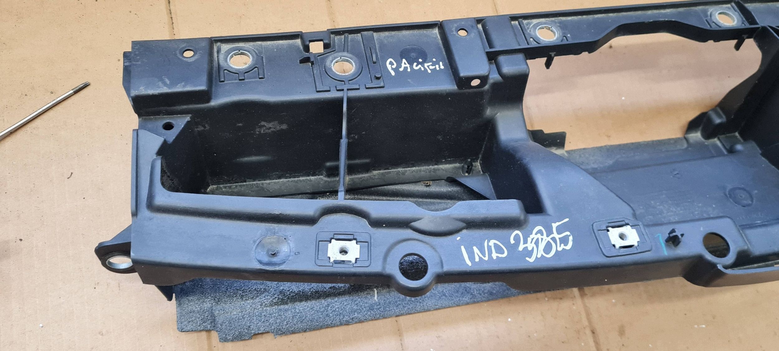Chrysler Pacifica 2022 console pillar upper tension belt PRZEDI 68292240AA