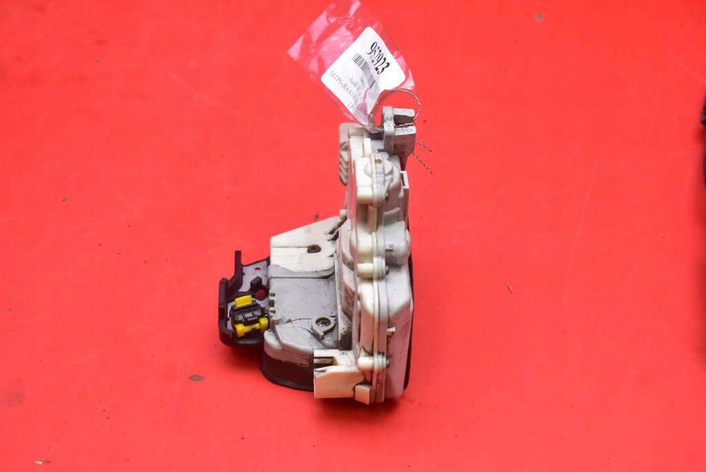 lock door left front front EU 8E1837015AA AUDI A4 B7 KOMBI 04-08