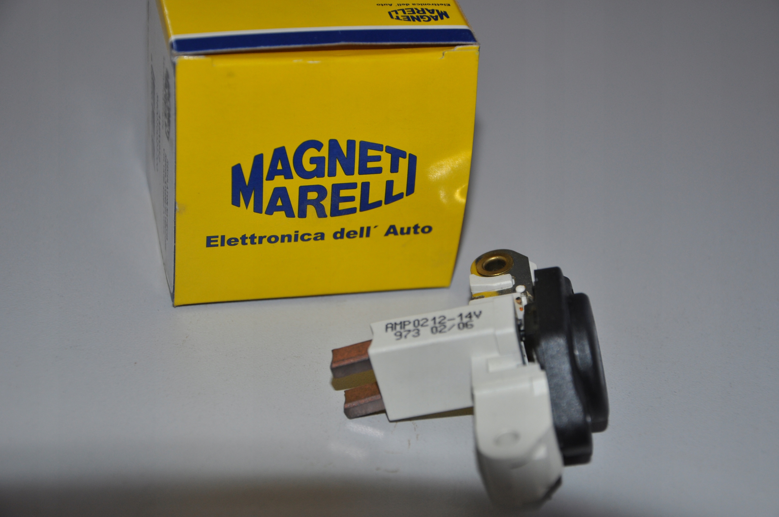 MAGNETI MARELLI РЕГУЛЯТОР НАПРЯЖЕНИЯ 14V 