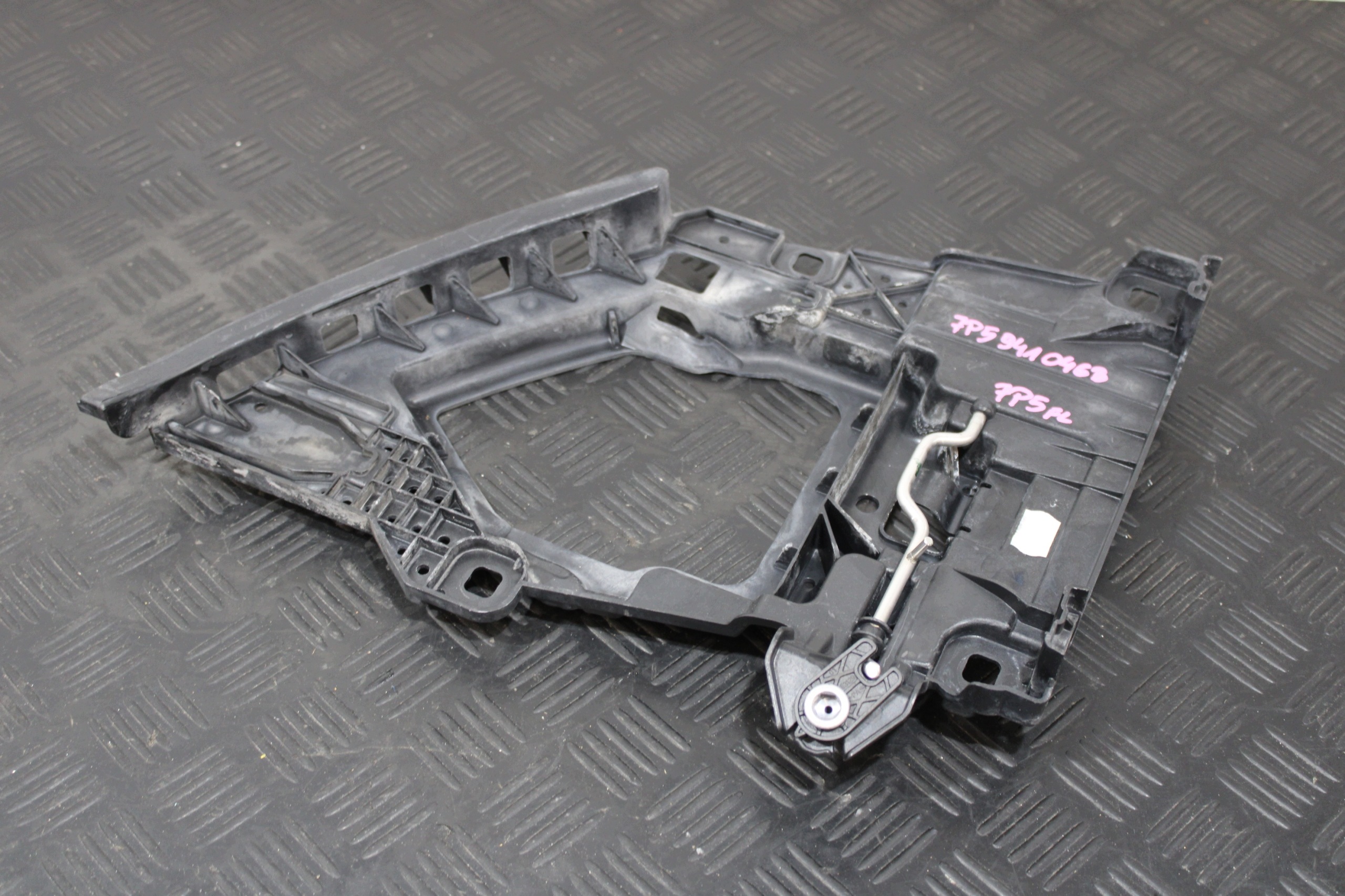 support holder lights right front 7P5941046B PORSCHE CAYENNE II 2 7P5 LIFT