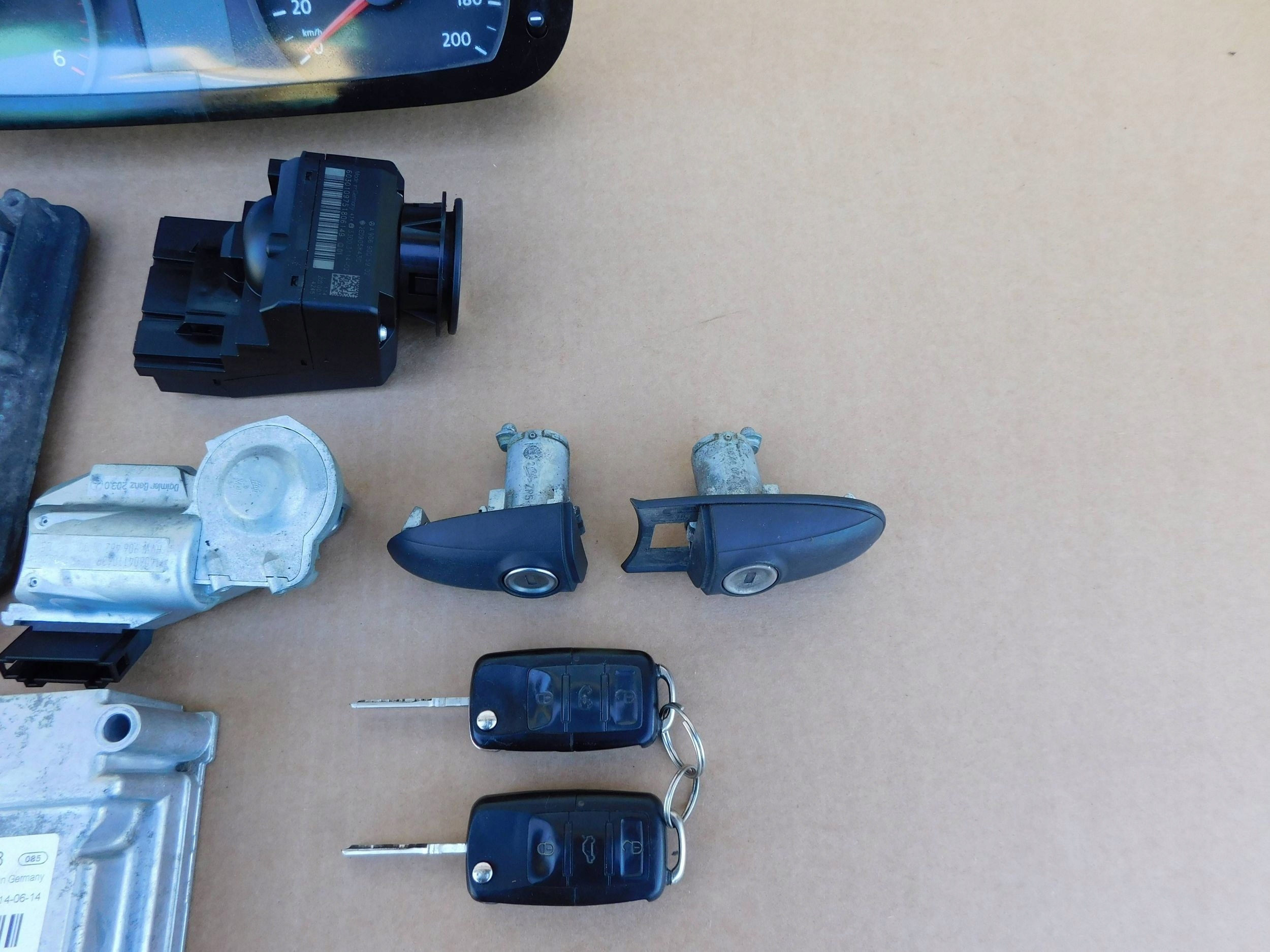 03L906012D VW CRAFTER 2.0 computer ignition rygiel dials kluczyki sensor