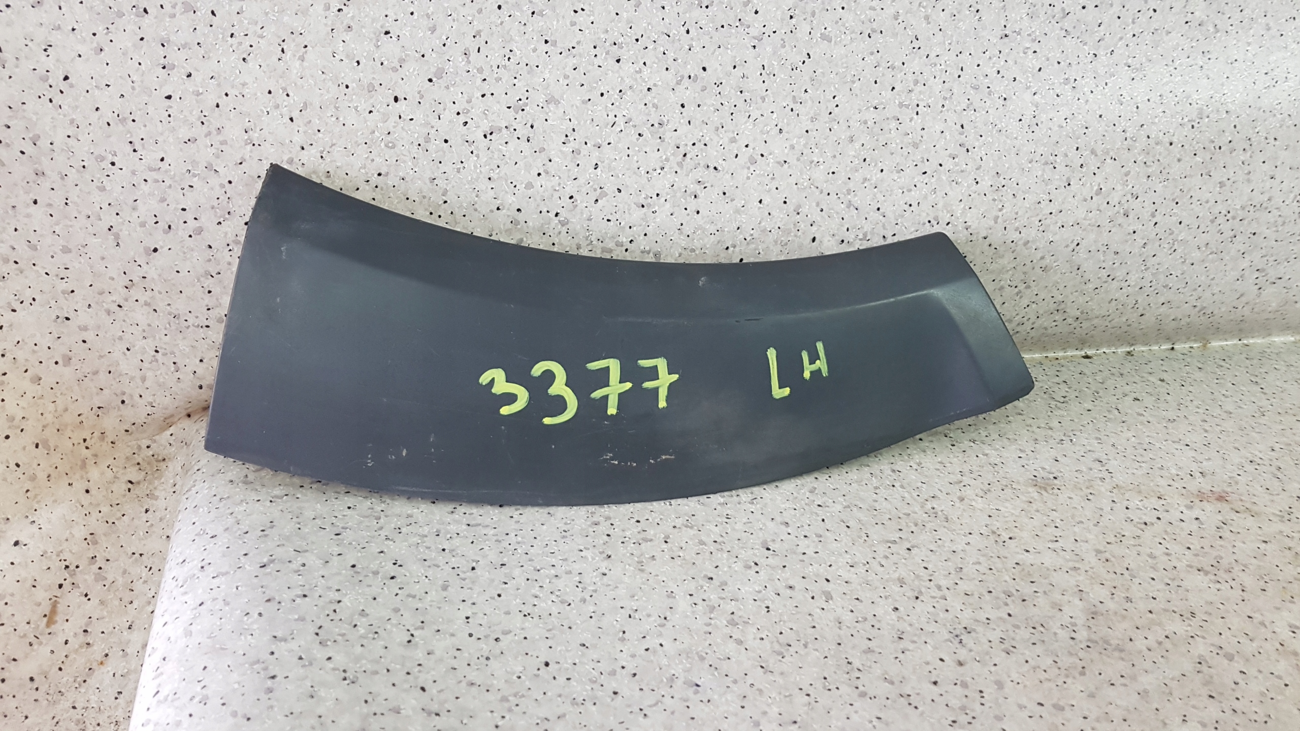 AUDI Q7 Q 7 4L left moulding ZDERZKA front 3377
