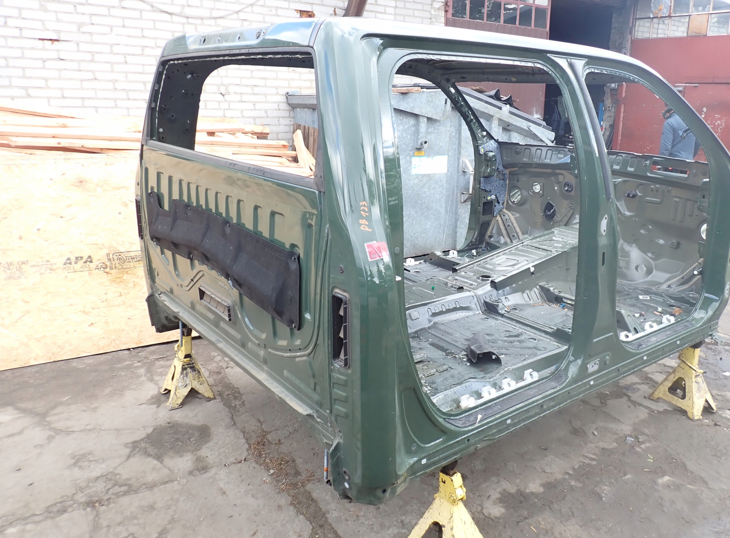 Słupek Tylny Prawy Ćwiartka Prawy Tył Toyota Tundra Crewmax 2022-