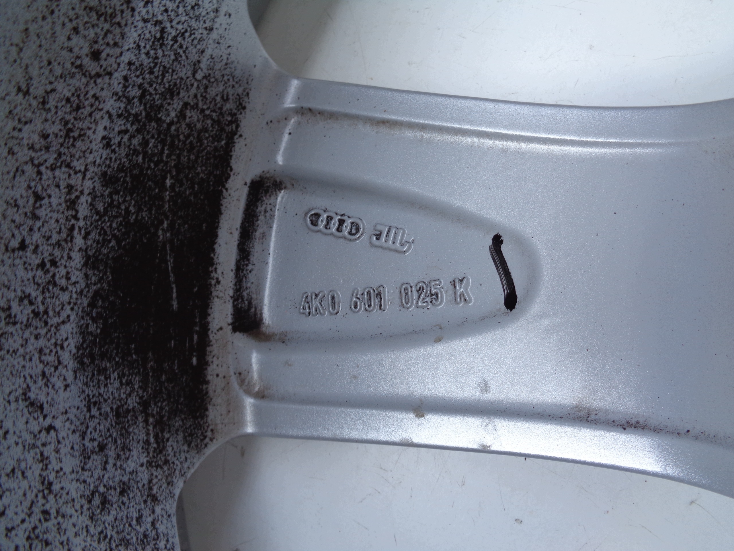 disk hliníkový AUDI 8,5JX20 ET43 5X112 719 4K0601025K