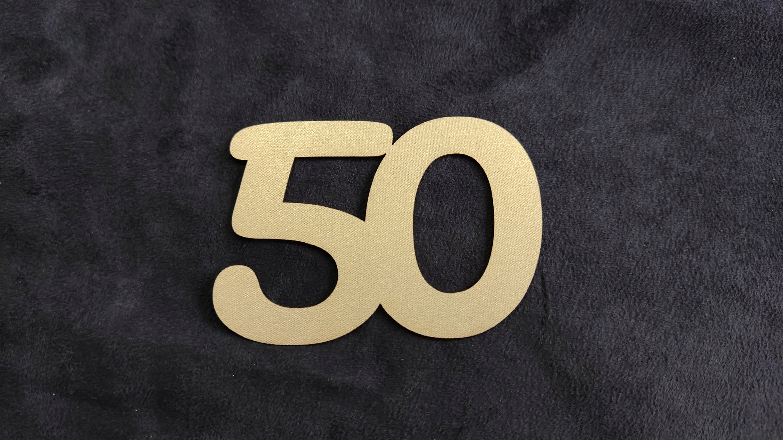 Złota obustronnie cyfra 50