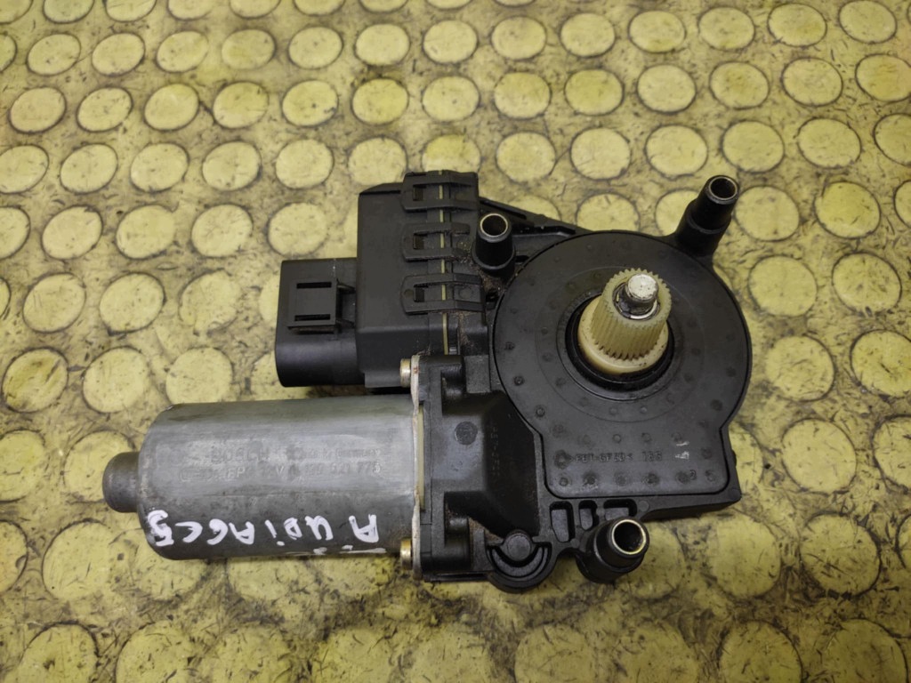 AUDI A6 C5 Micro moteur Vitres 0130821775