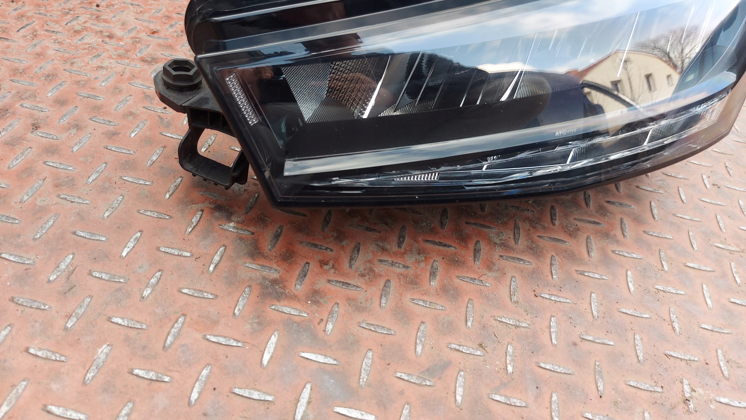 REFLEKTOR světlo levá levý předek SKODA FABIA IV