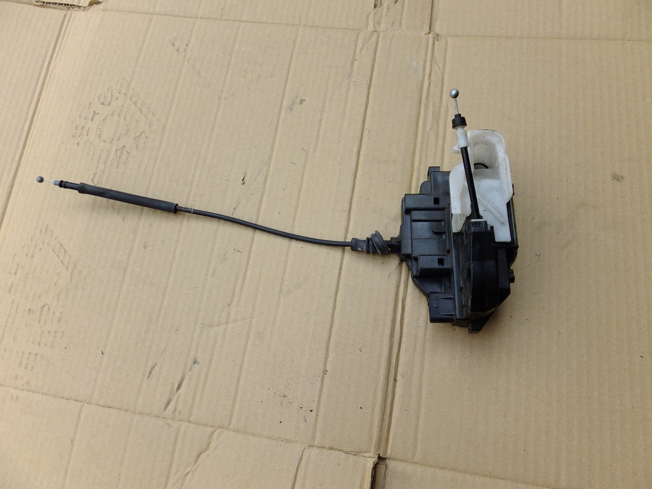 lock left front kia ceed and kombi 2009r EUROPA