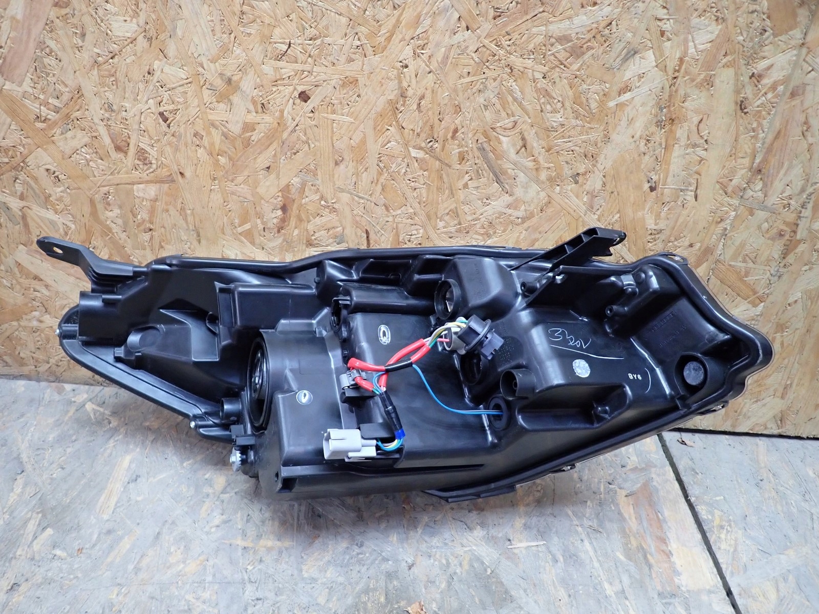 light left REFLEKTOR TOYOTA YARIS 3 III P13 LIFT 2014-2017R