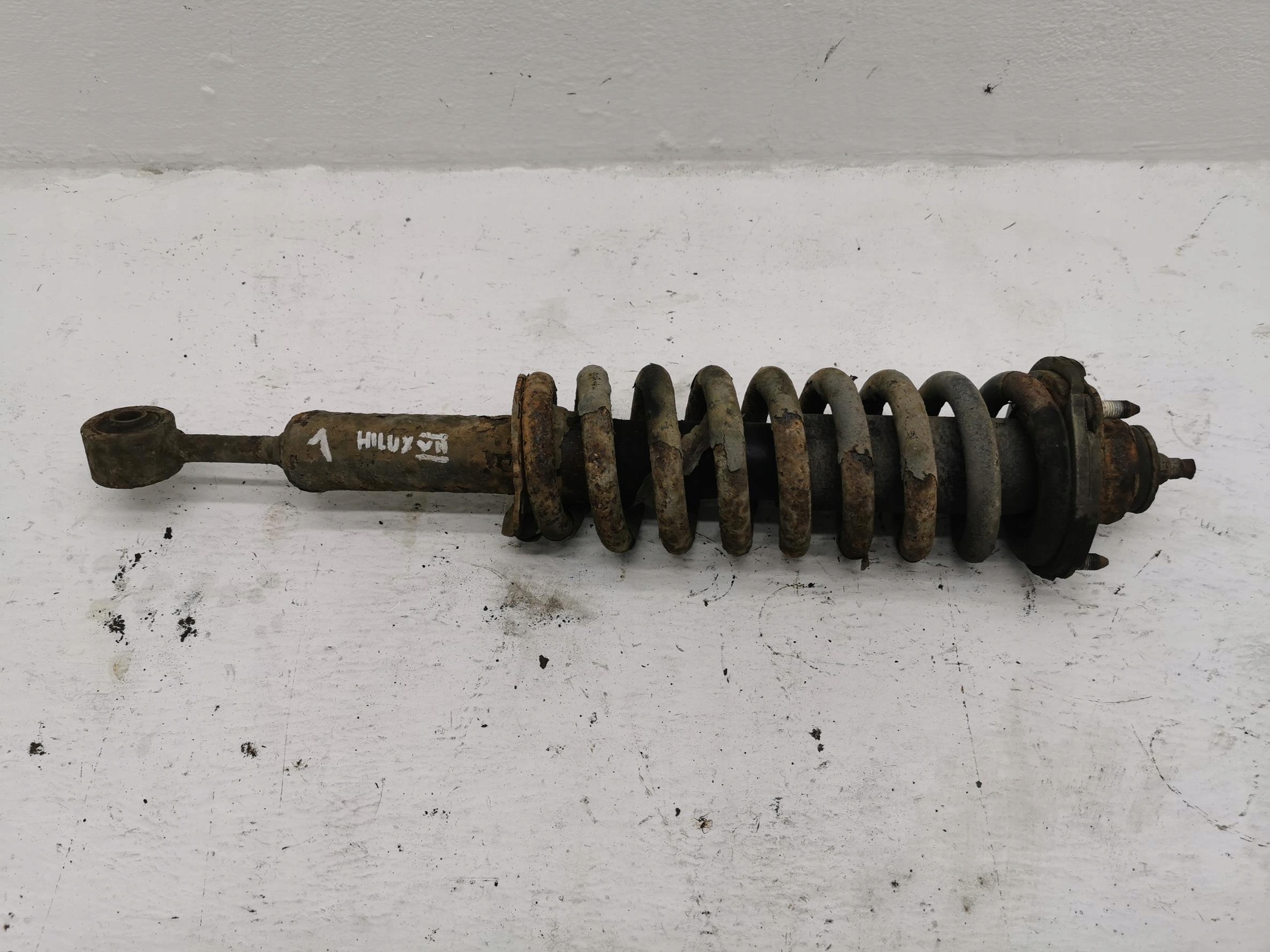 shock absorber front TOYOTA HILUX VII LIFT 3.0D