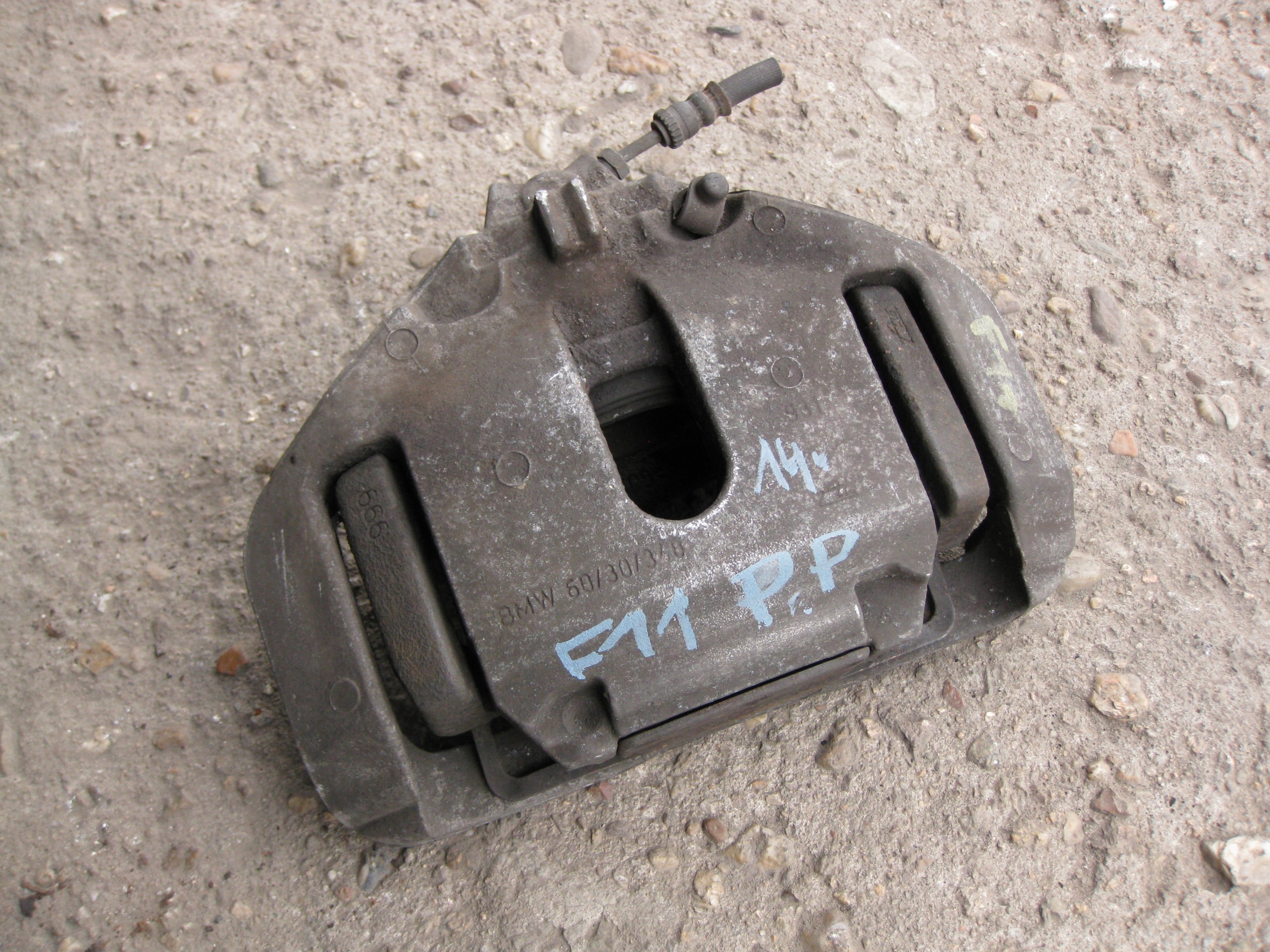 BMW F11 2.5 D 14R caliper brake right front