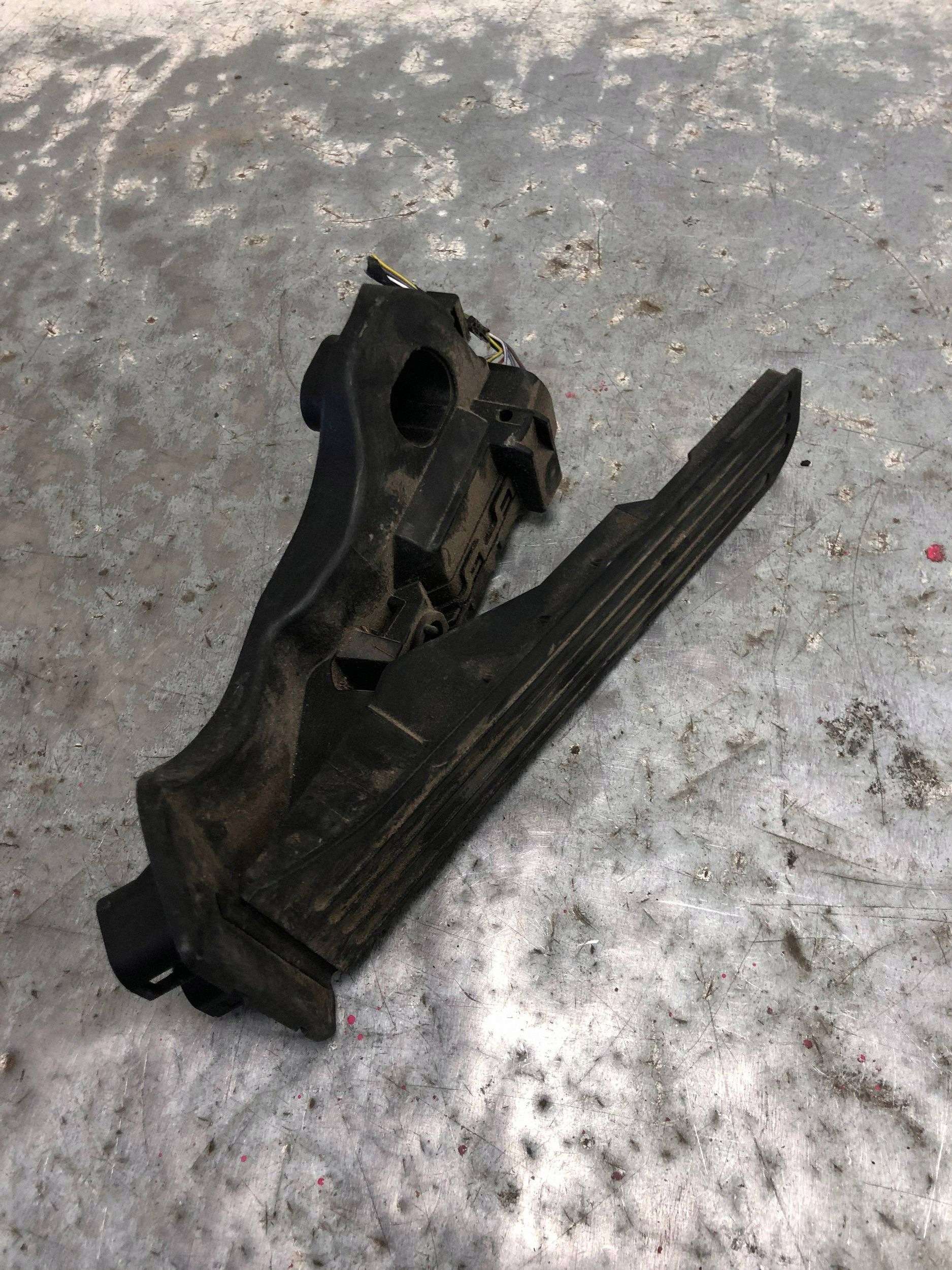 accelerator pedal VW PASSAT B7 1K1721503AT