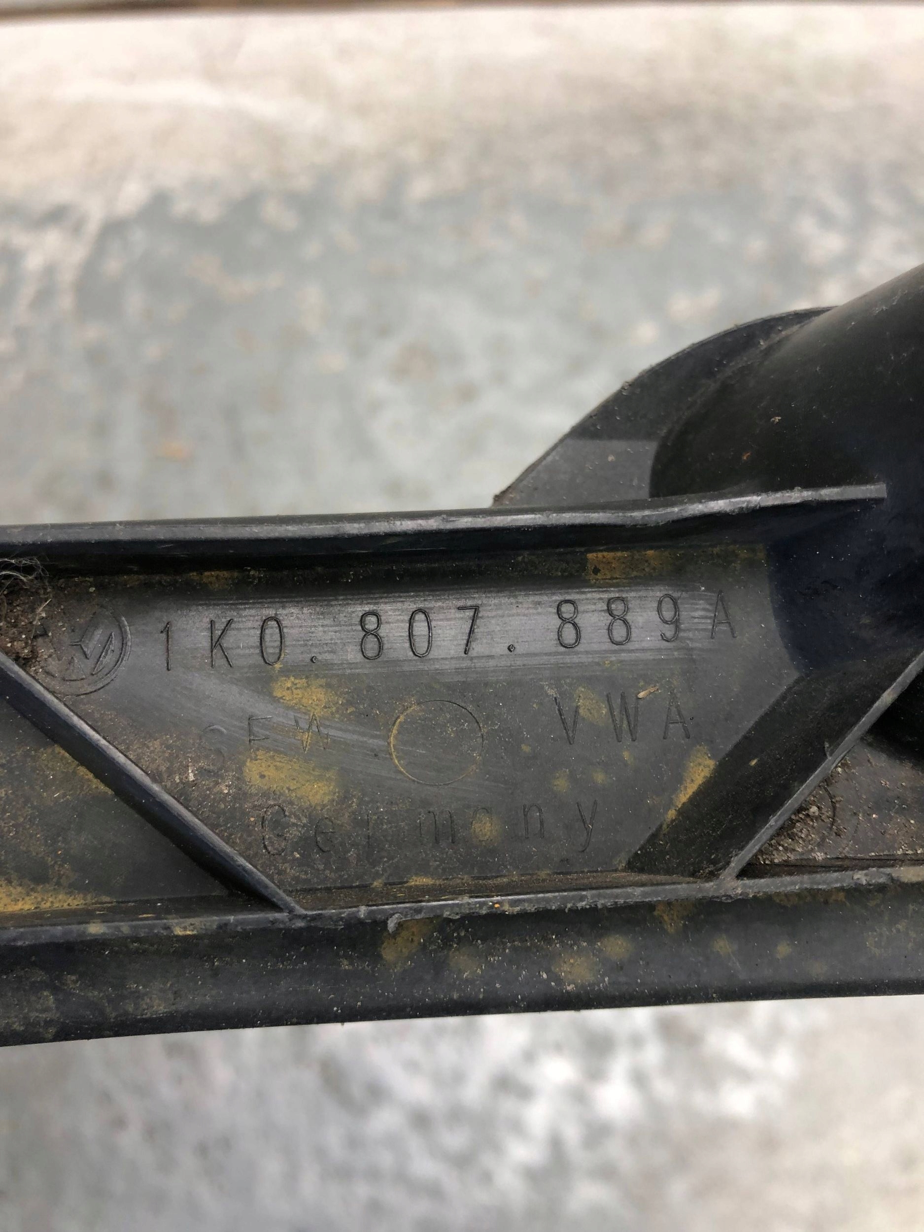 bumper bracket left front VW GOLF V 1K0807889A