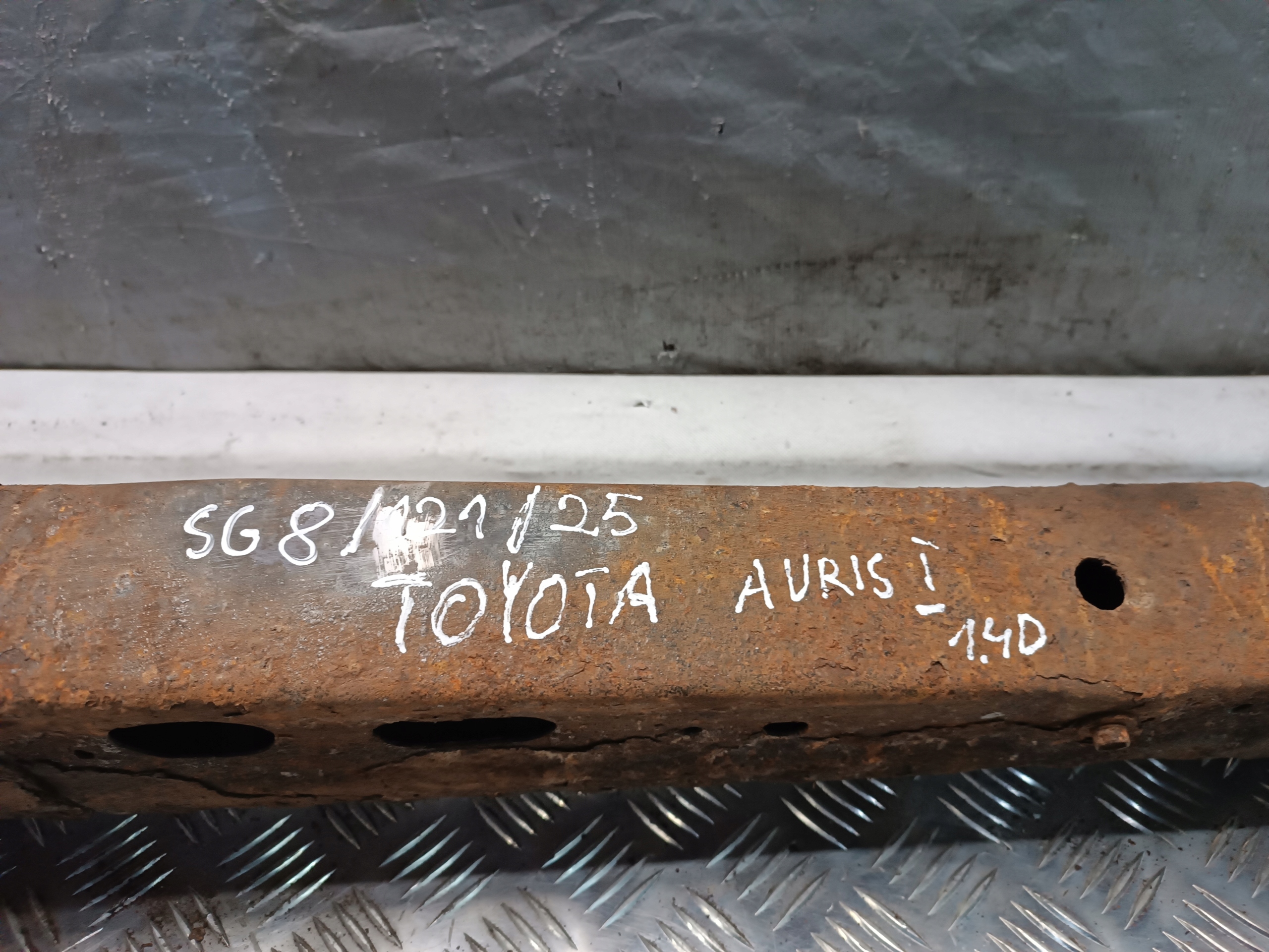 sider pillar below radiator TOYOTA AURIS and 1.4 D4D 2007r