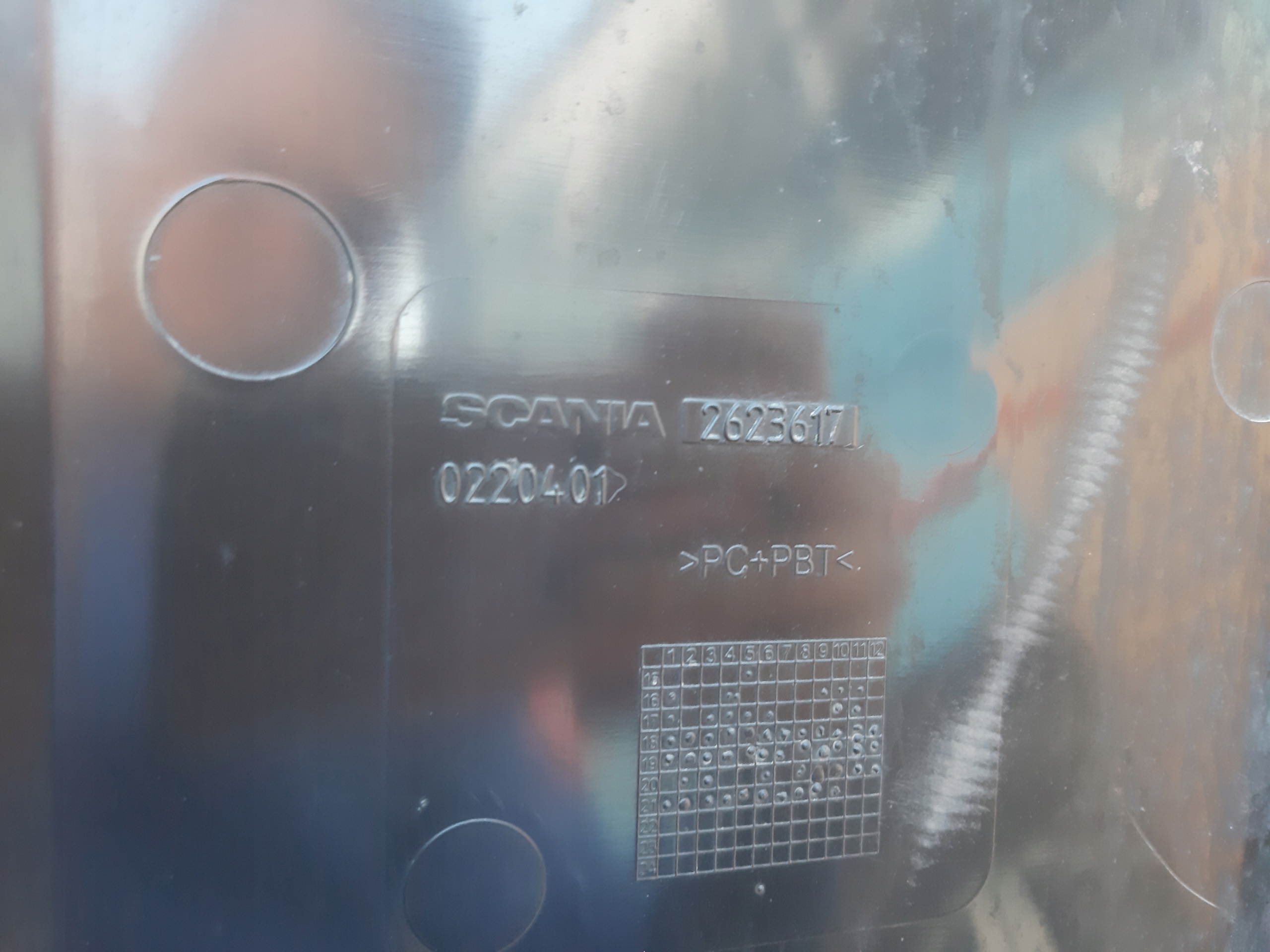 SCANIA R S SPOILER OSŁONA MIĘDZYOSIOWA ZABUDOWA PANEL 2623617 Wersja Europejska