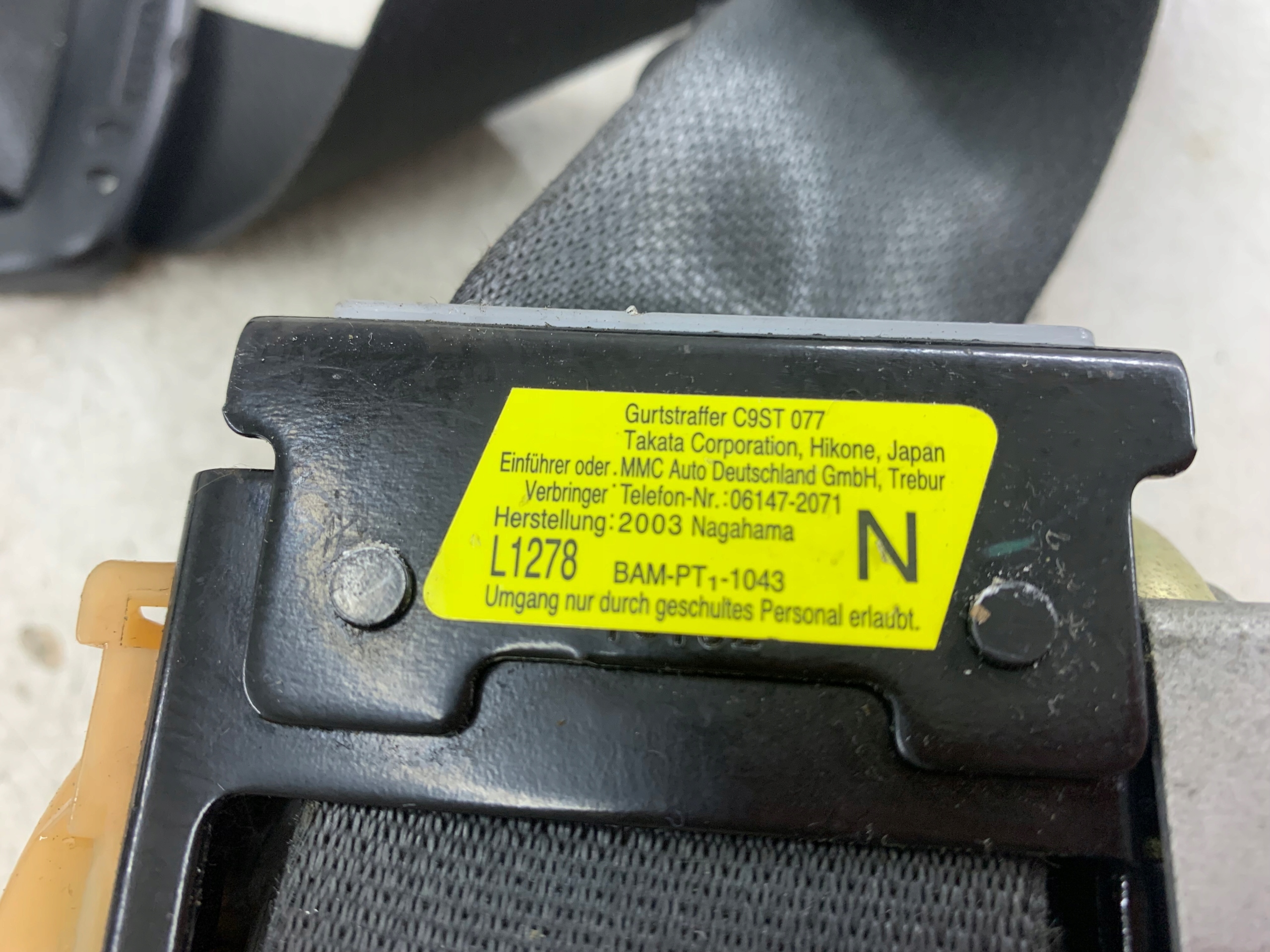 MITSUBISHI OUTLANDER and seat belt left front