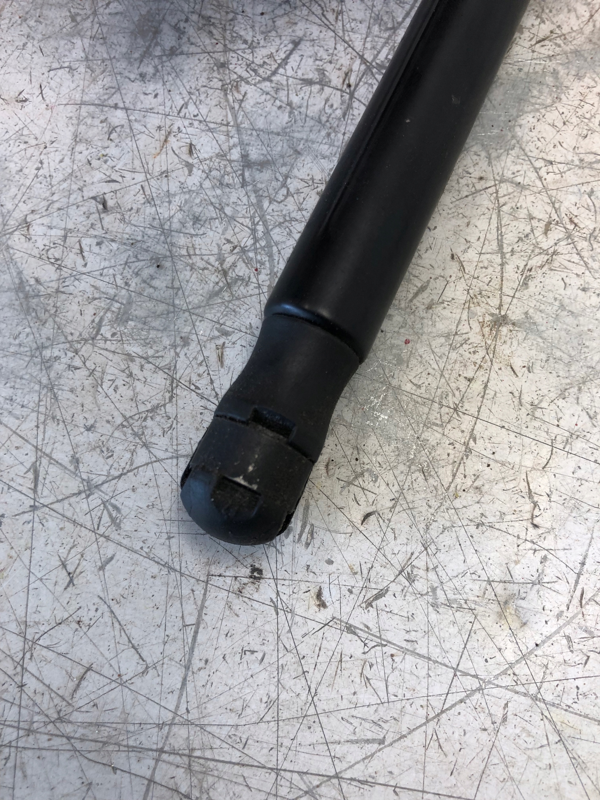 Dämpfer der Kühlergrill AUDI A5 8T0823359
