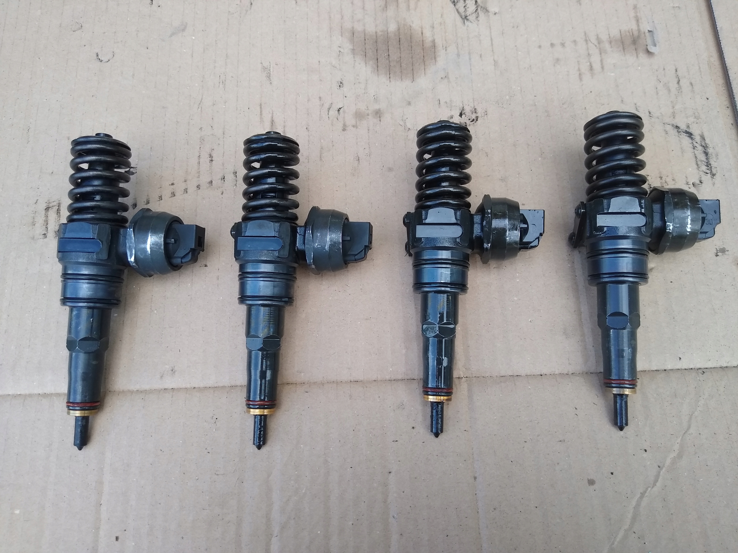 Pumpedüse 038130073A VW AUDI SKODA 1,9 TDI