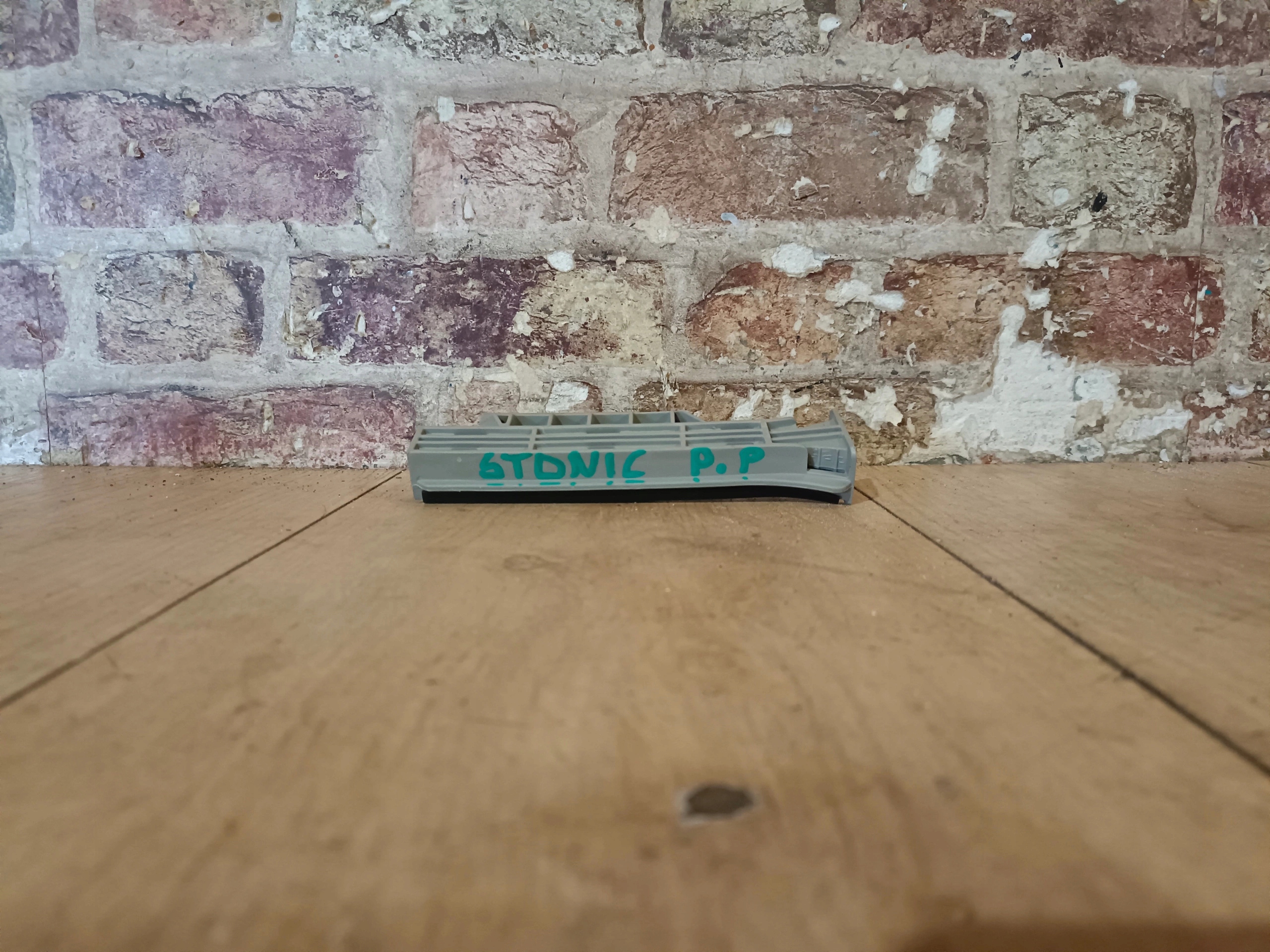 PROWADNICA SZYBY PRAWY PRZÓD KIA STONIC 2017- ROK