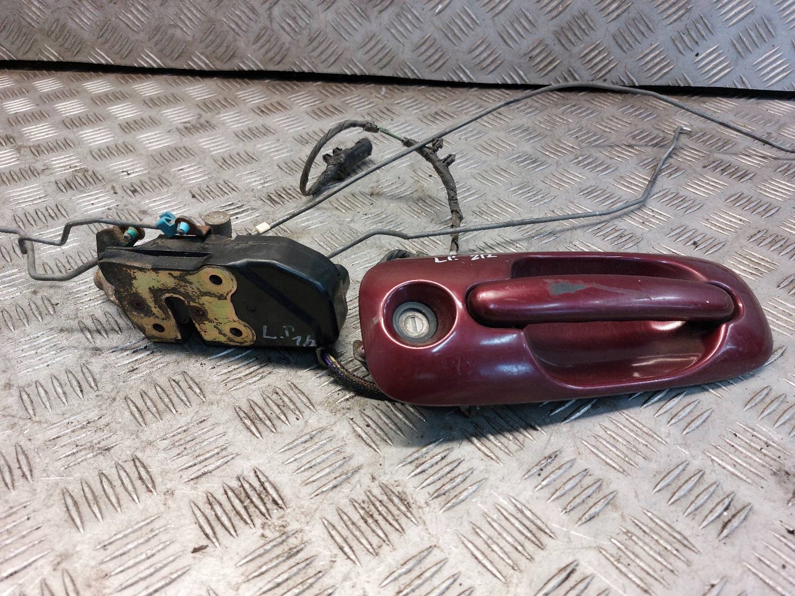 lock door left front + handle exterior CHRYSLER VOYAGER IV SR7149
