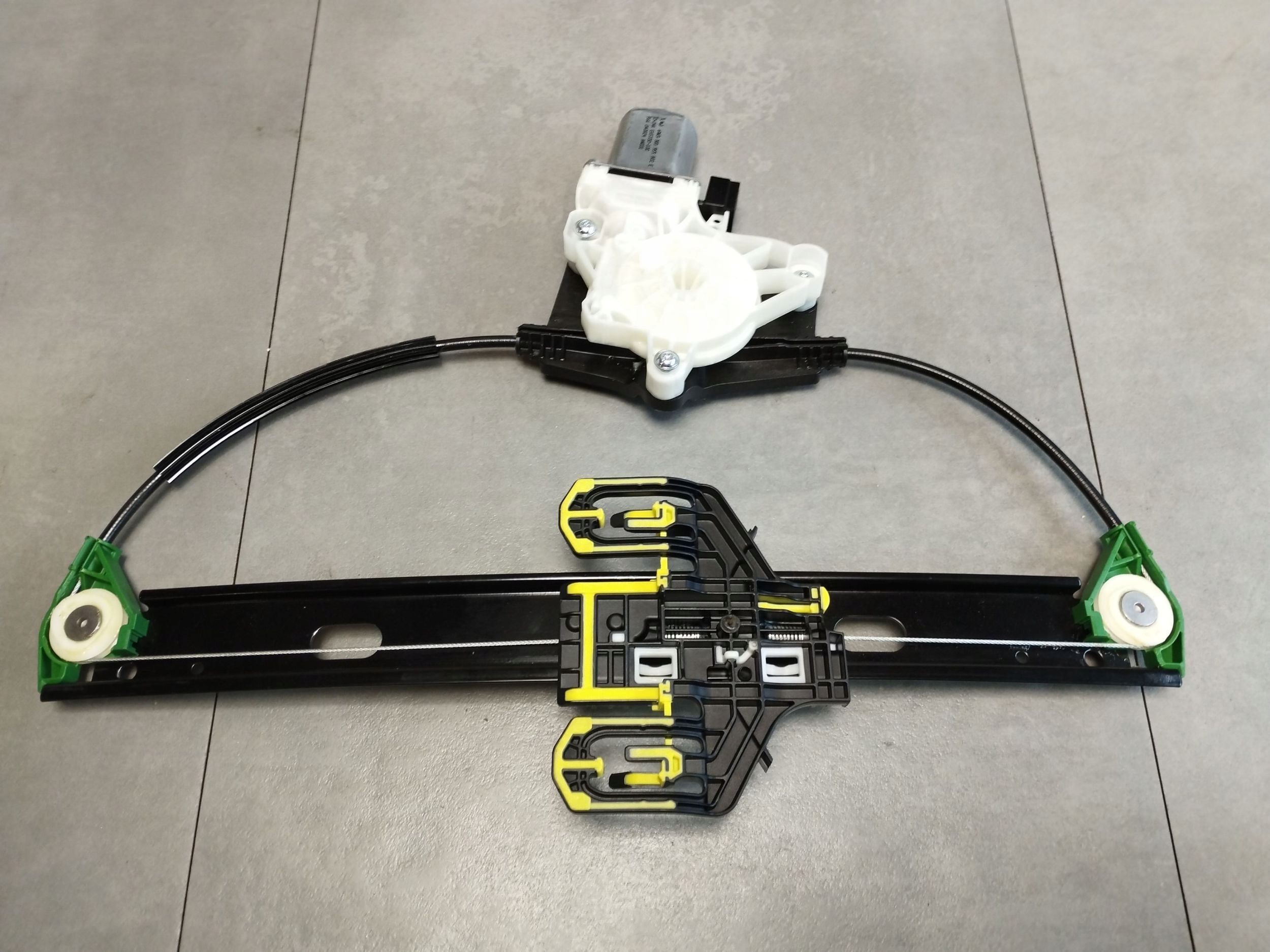 Audi A5 B10 KOMBI mechanism windows right rear part 8B3839462