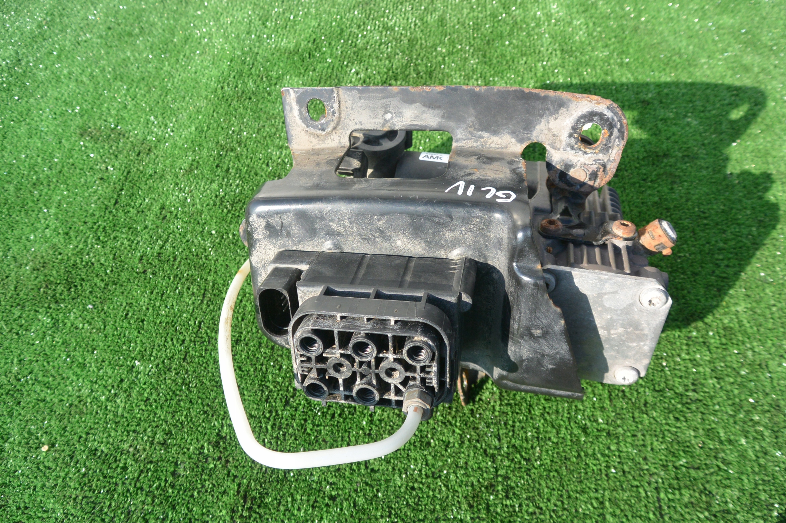 ROZDZIELACZ KOMPRESOR ZAWIESZENIA MERC GL ML 164 Part number A1643201204