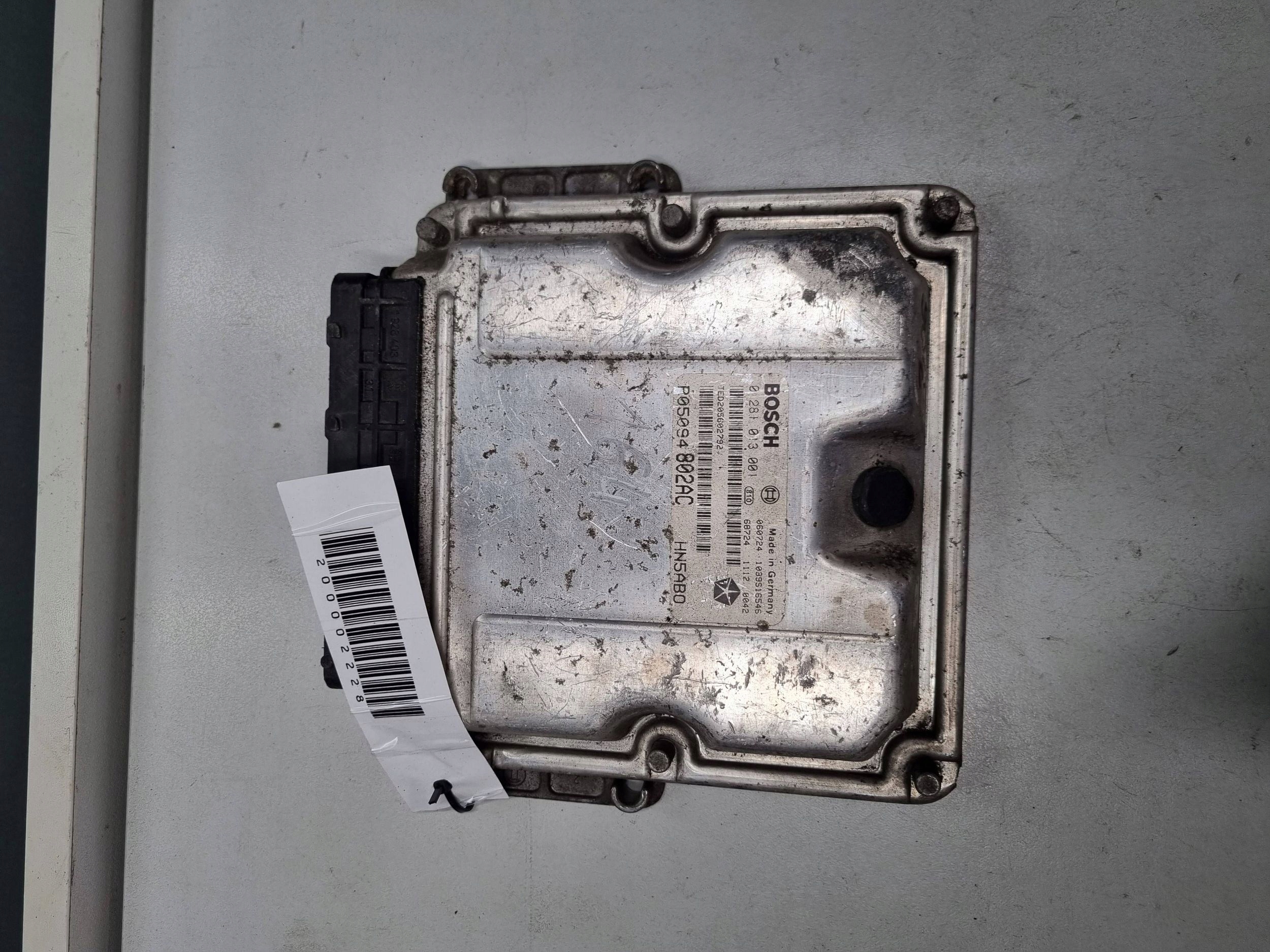 control unit of the engine BOSCH CHRYSLER VOYAGER 0 281 013 001